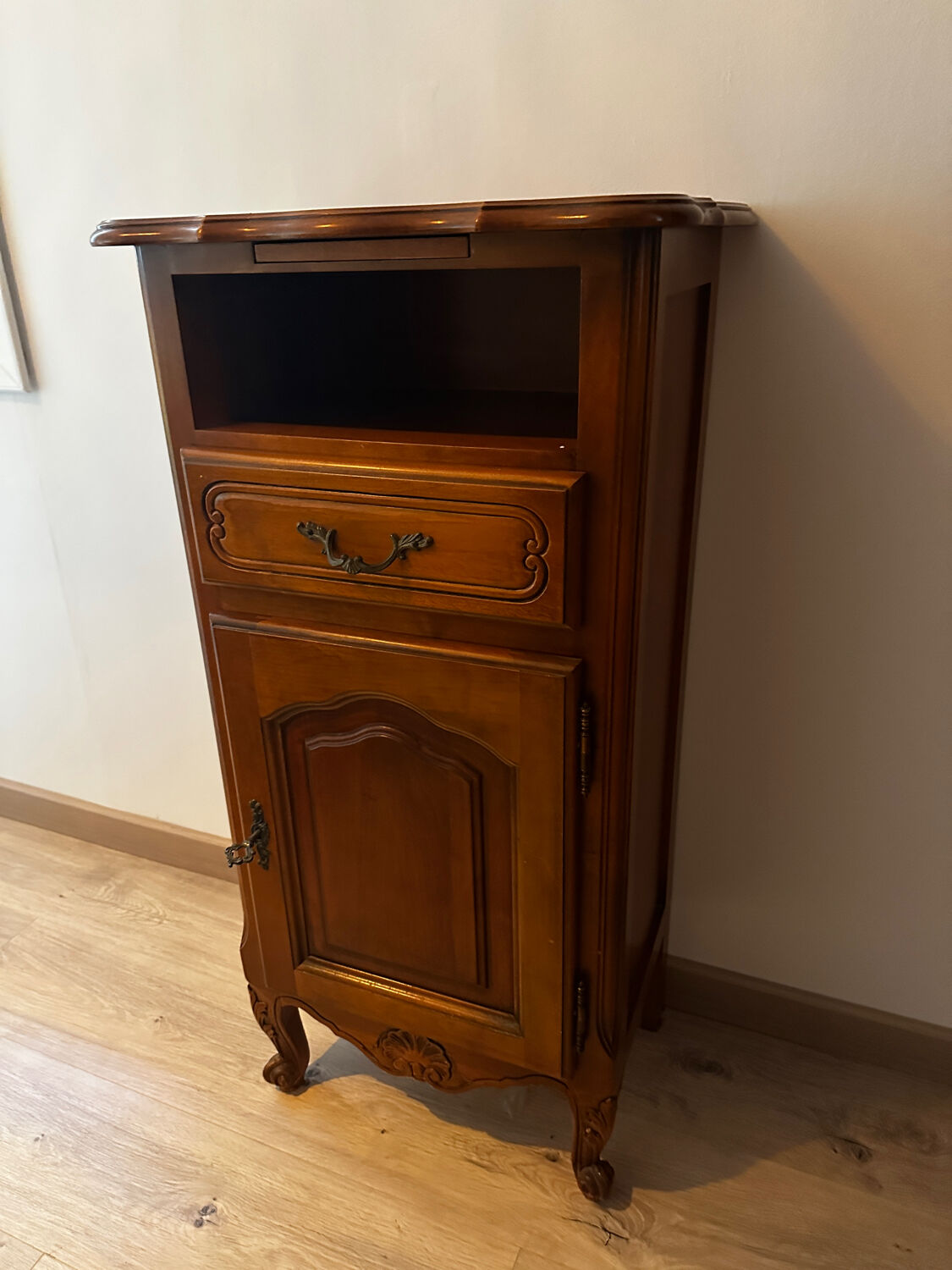 Meuble téléphone ancien