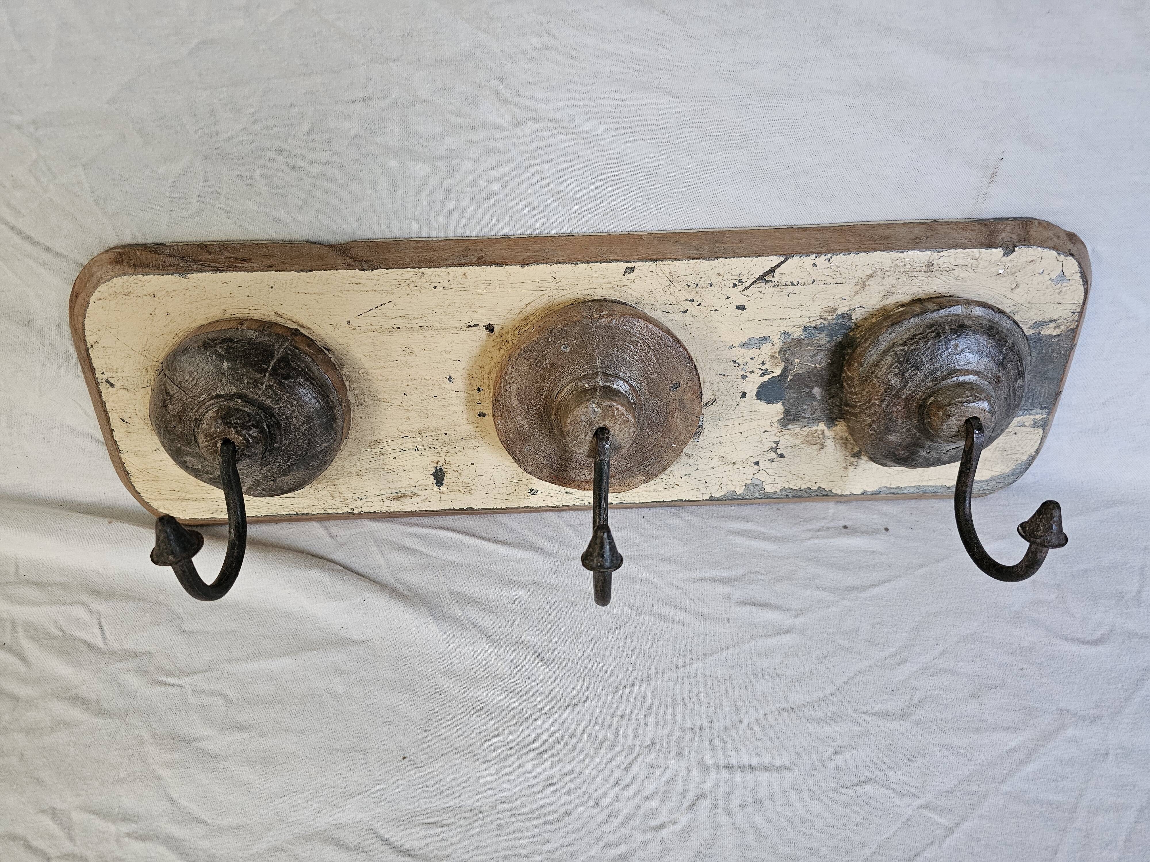 Ecru solid teak coat hook with 3 cast iron hooks