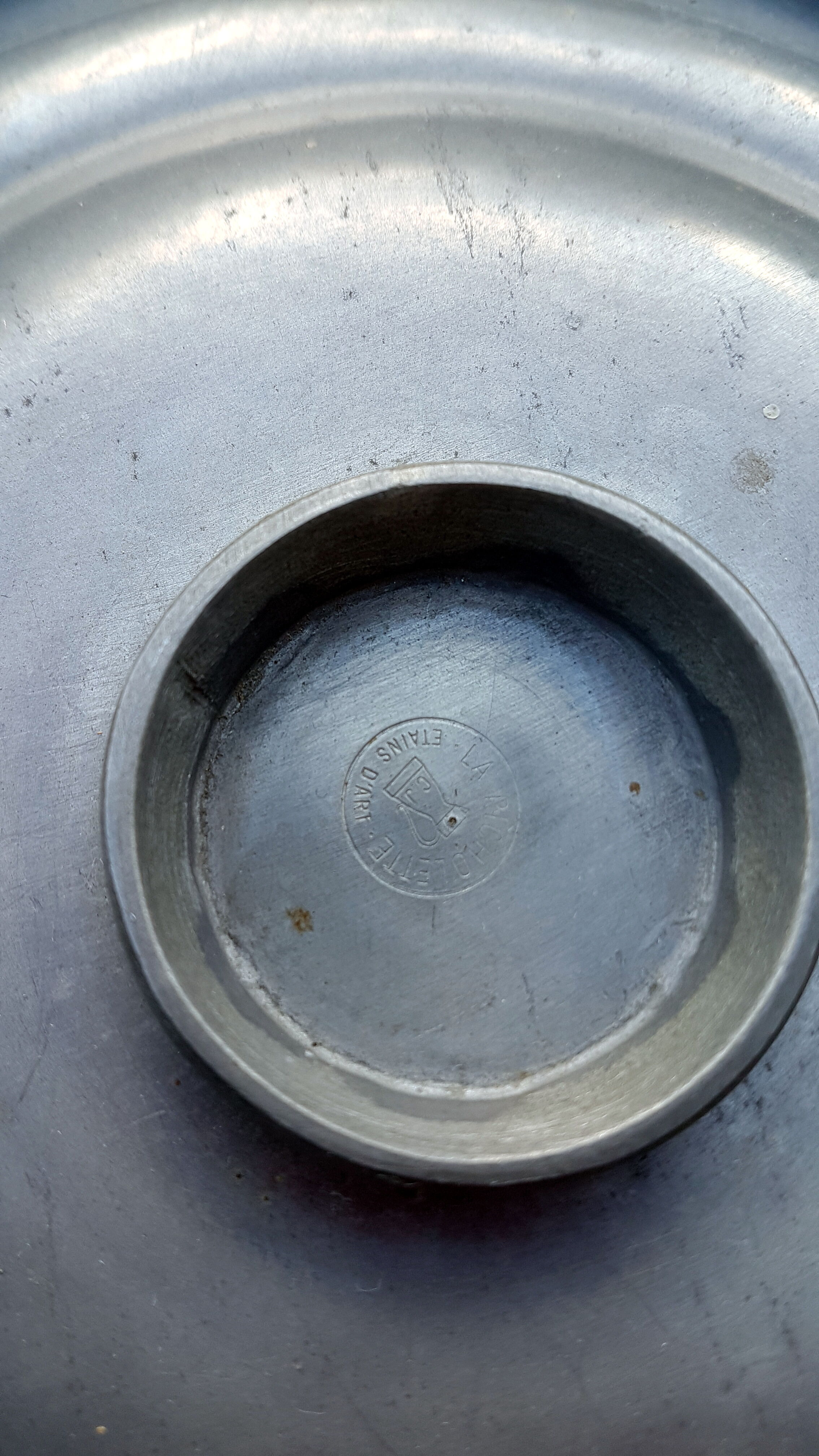 Old dinner rack (broth) in nineteenth century pewter