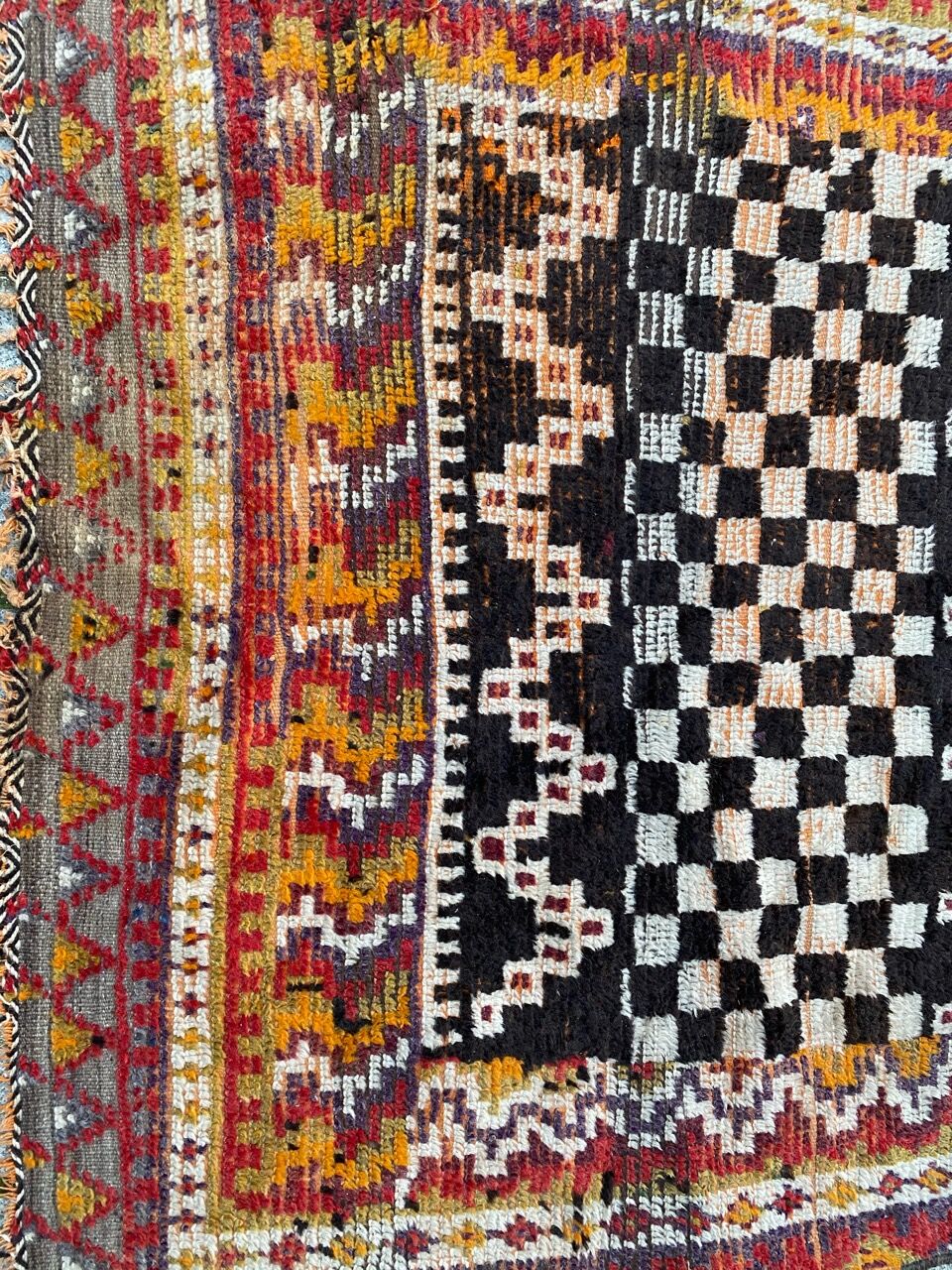 Moroccan handmade antique tribal rug 124x142 cm