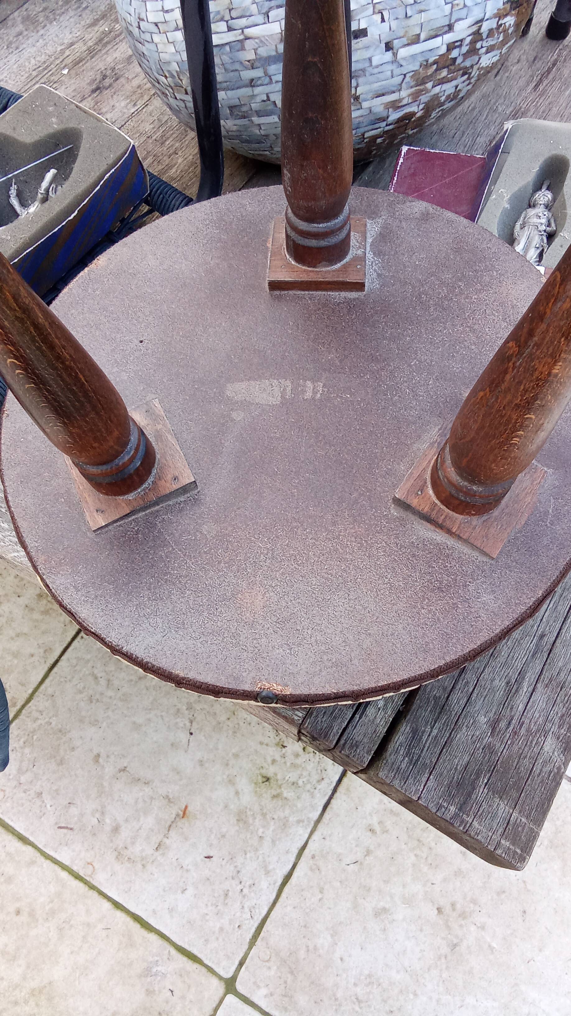 Tabouret tripode vintage