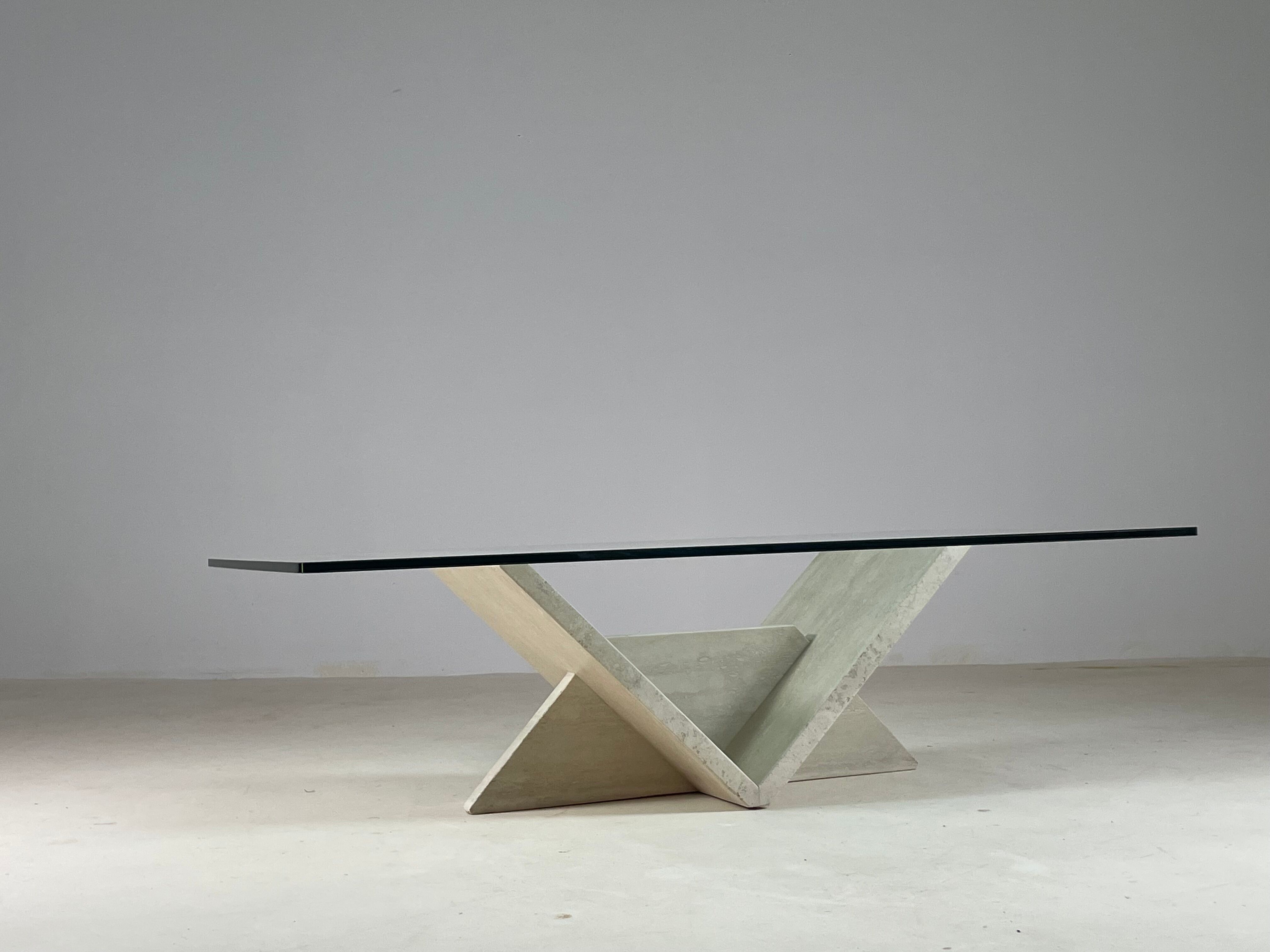 Table basse italienne en travertin et verre, 1970s