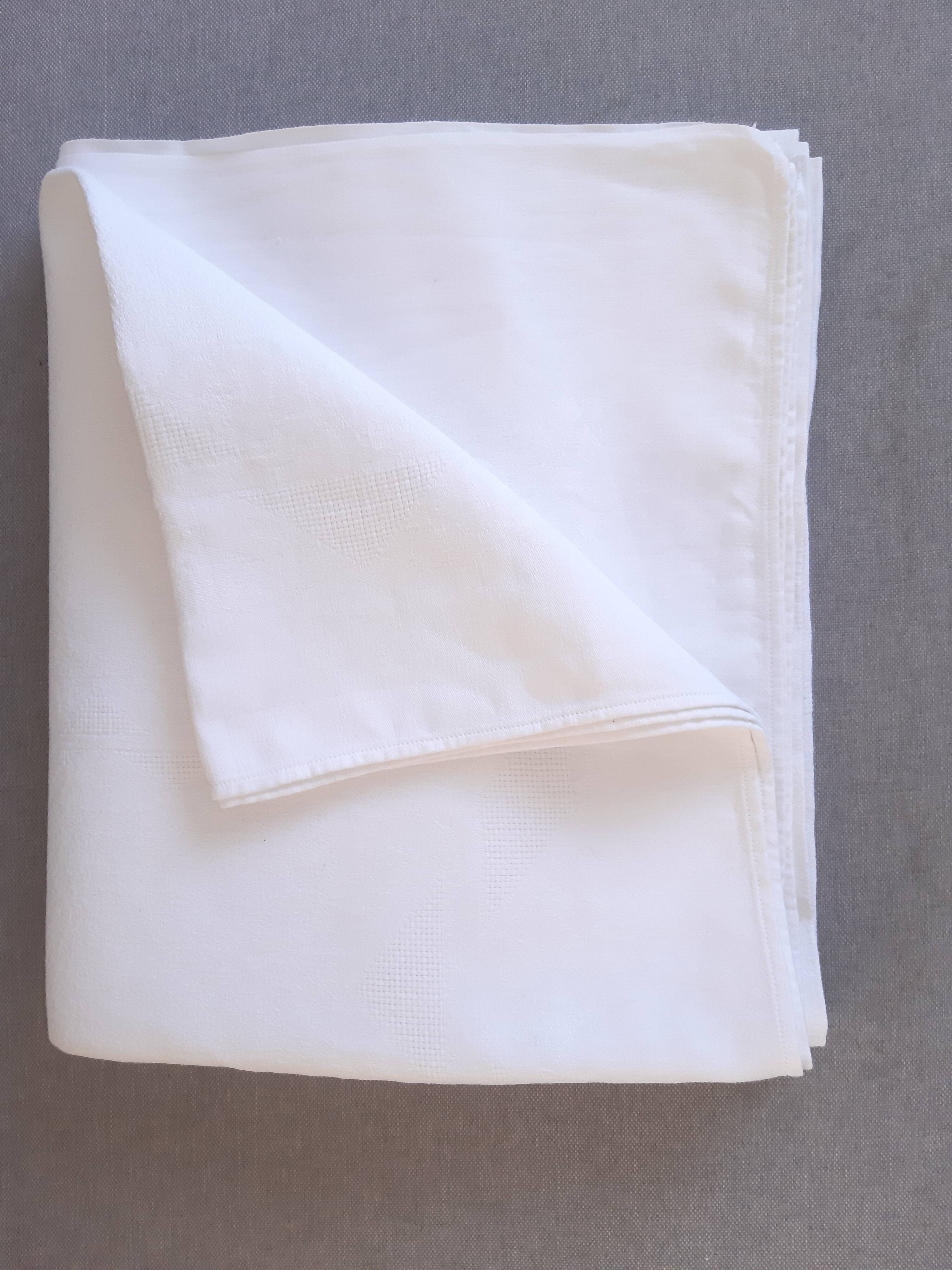 Damask tablecloth 155 x 225