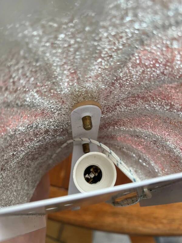 Murano wall lamp in cracked glass and gilded brass, Italian design 1970