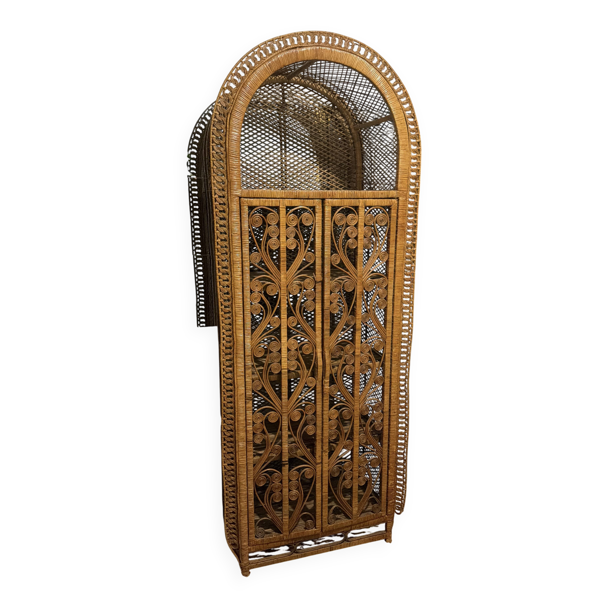 Rare armoire en osier