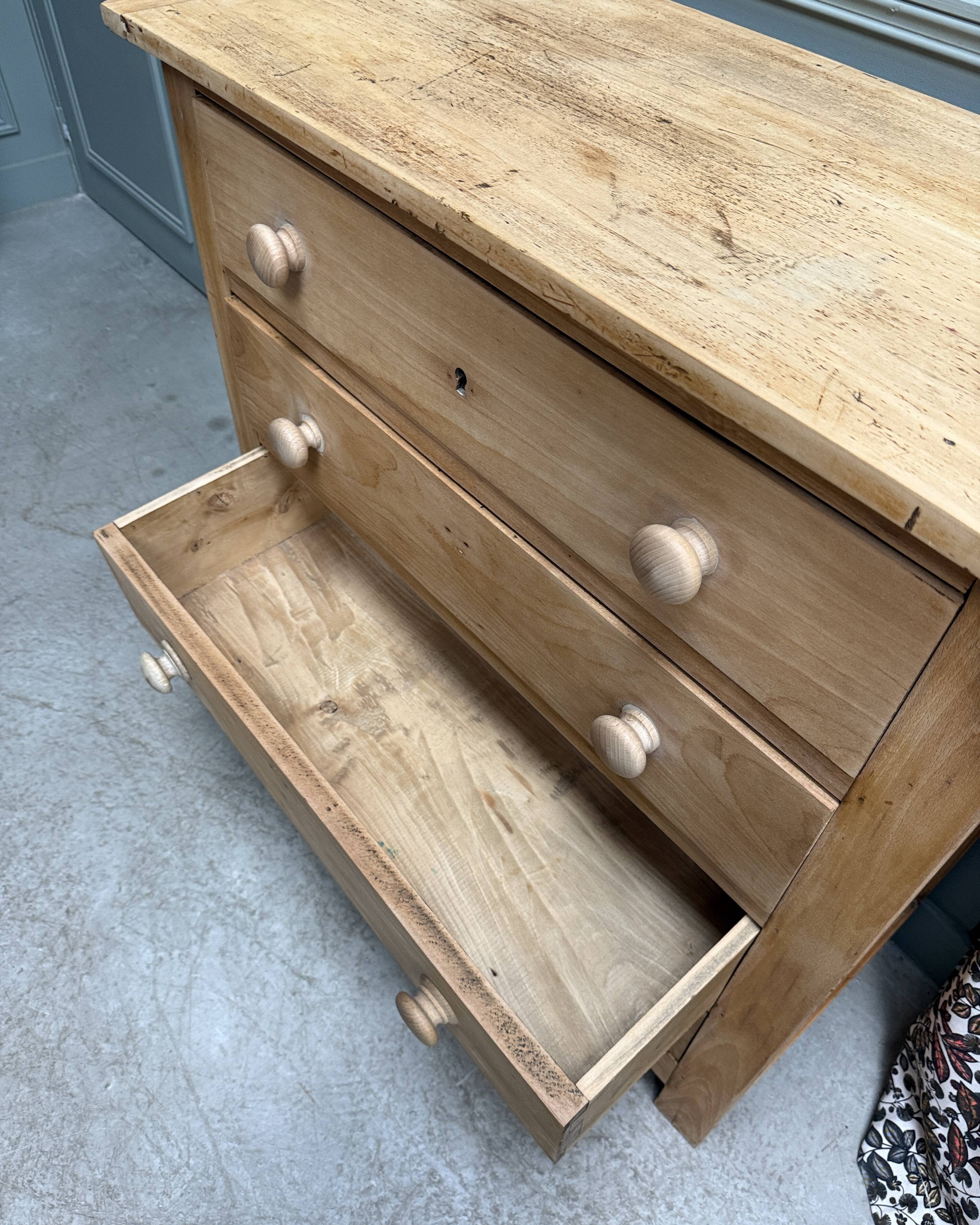 Commode vintage rénovée