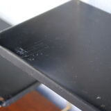 Shelf wall metal string