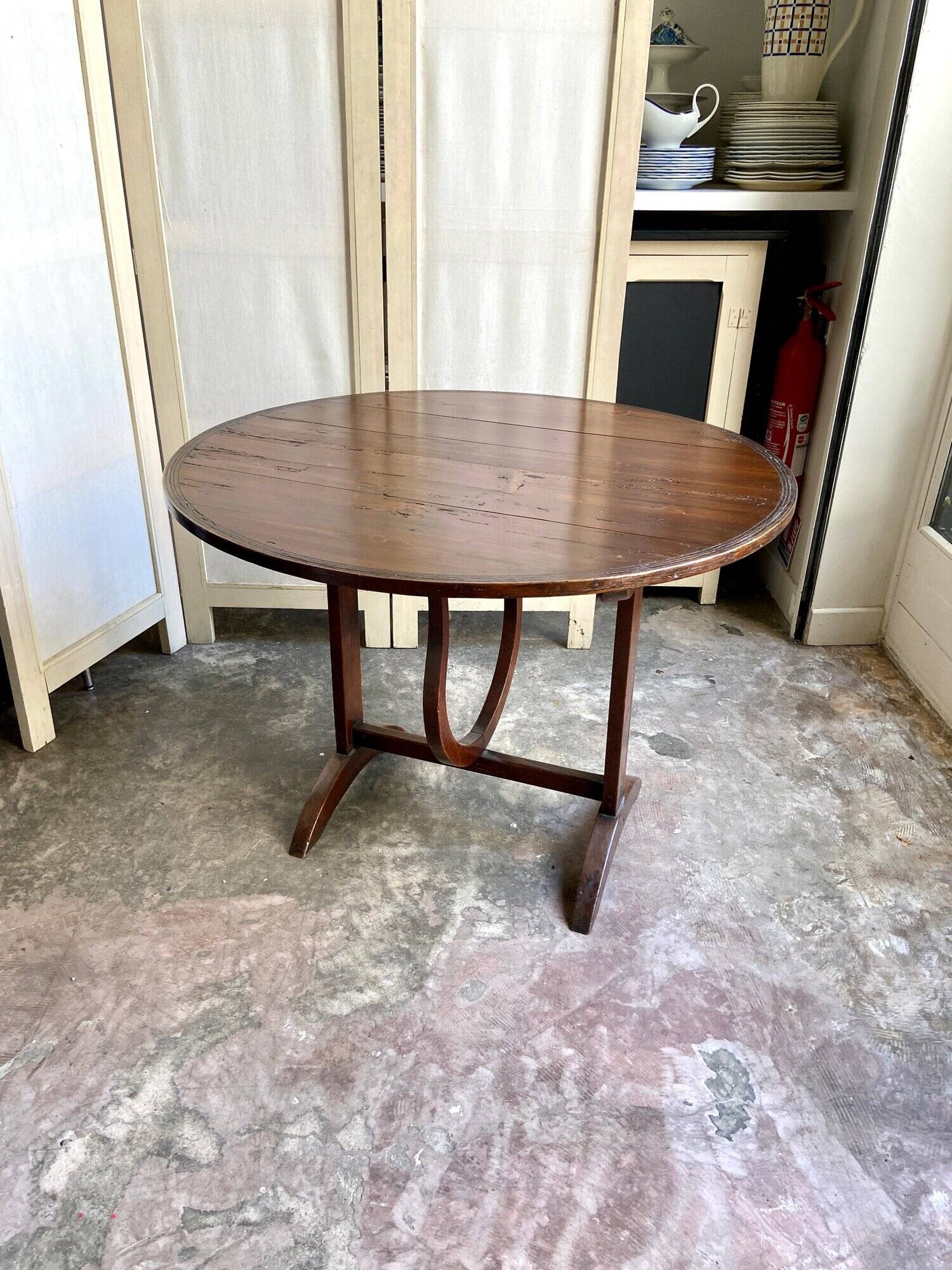 Harvestable winegrower's table in dark wood ⌀ 91 cm