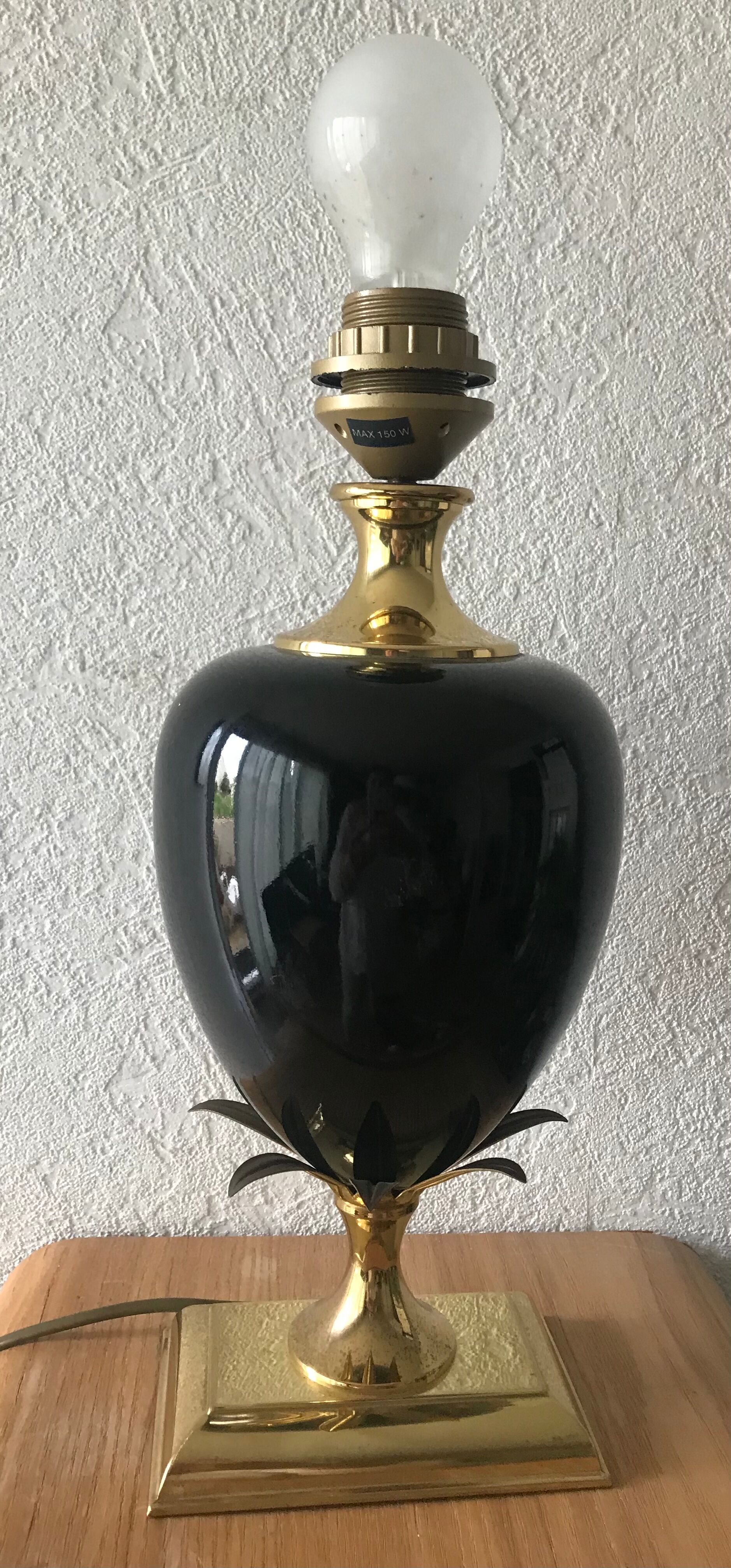 Lamp The Black Dolphin