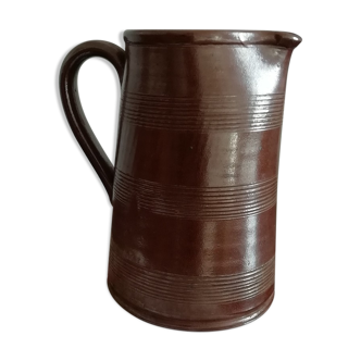 Water pitcher in Berry sandstone.