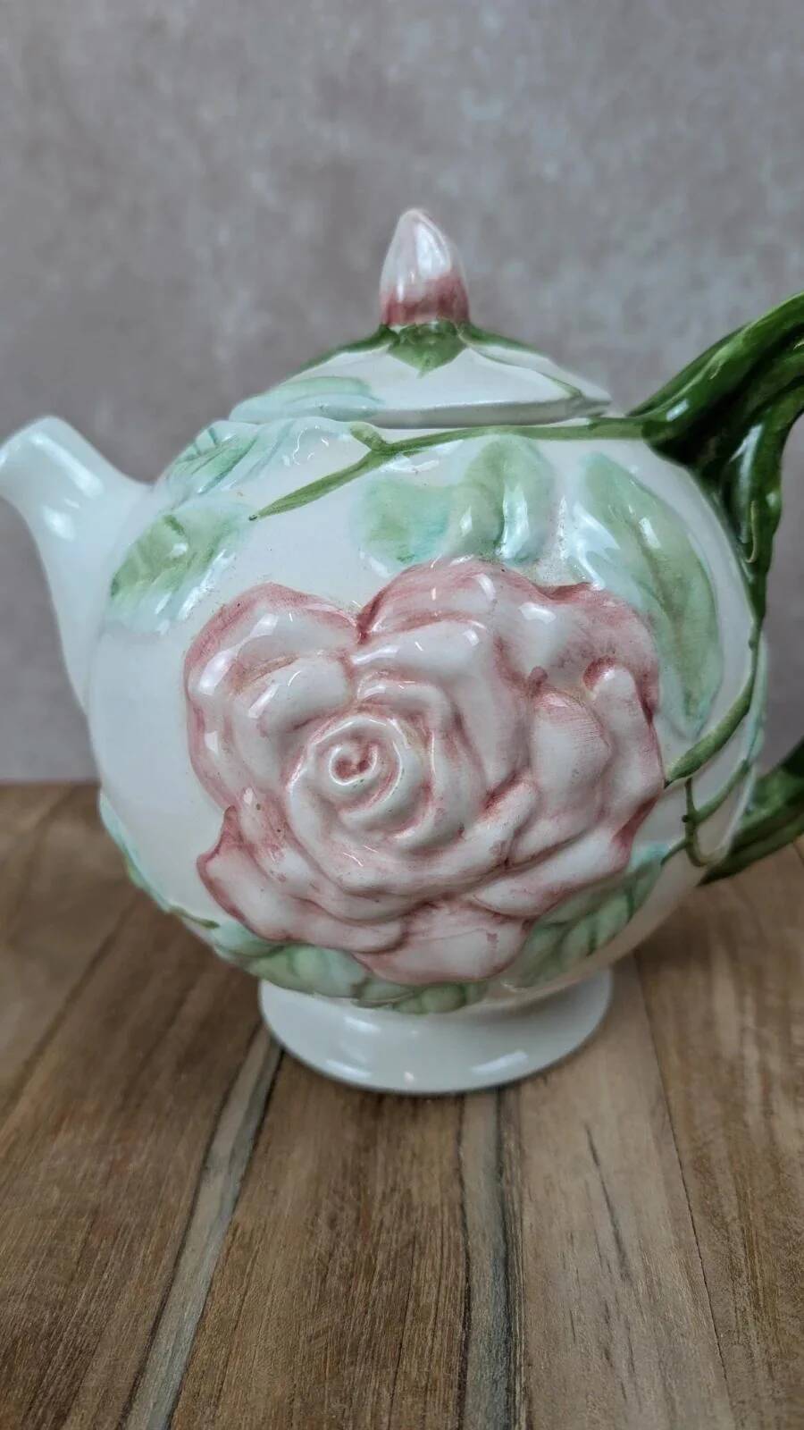 Antique ceramic teapot with floral design Fg