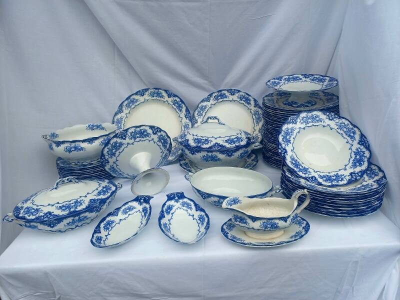 Magnifique ancien service semi porcelaine anglaise Ridgways modèle rose