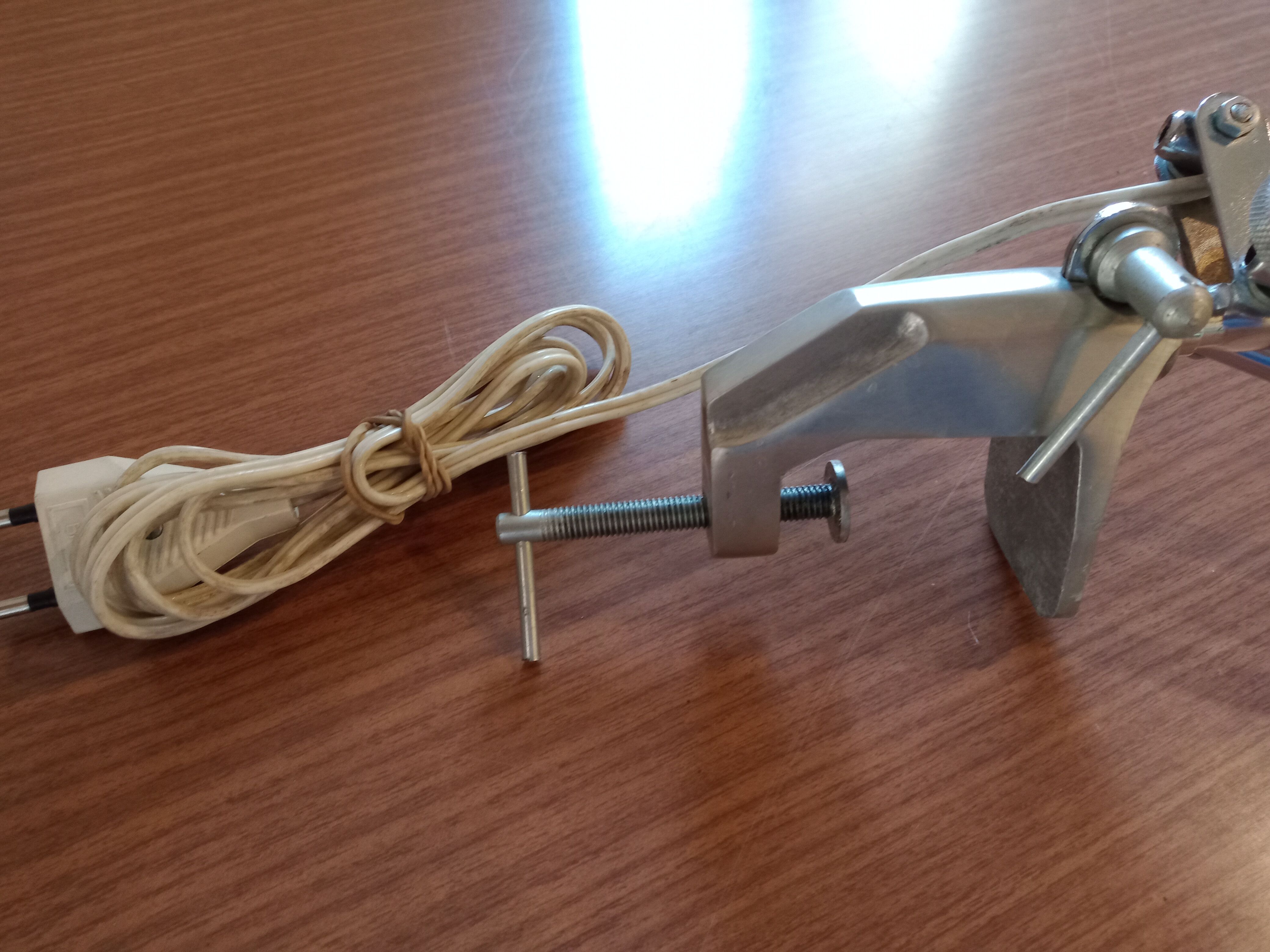 Articulated architect's lamp