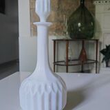 Carafe en opaline