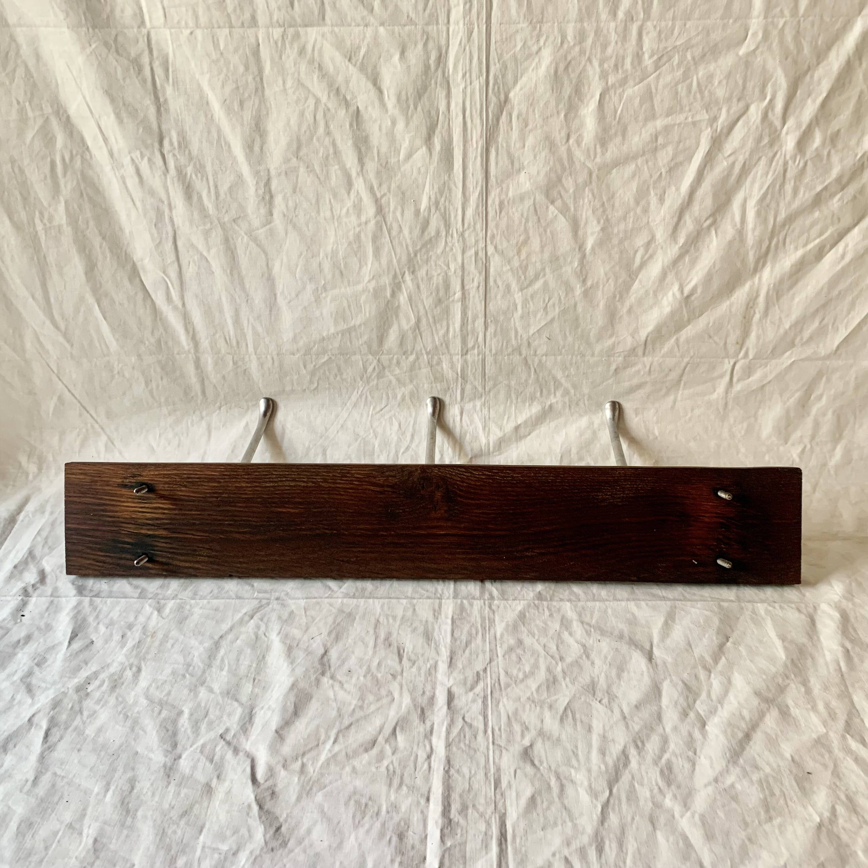 Vintage wall-mounted coat rack in solid wood - 3 cast aluminum hooks