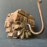 Wall hook in hand-carved wood and iron, antique, India, 1920