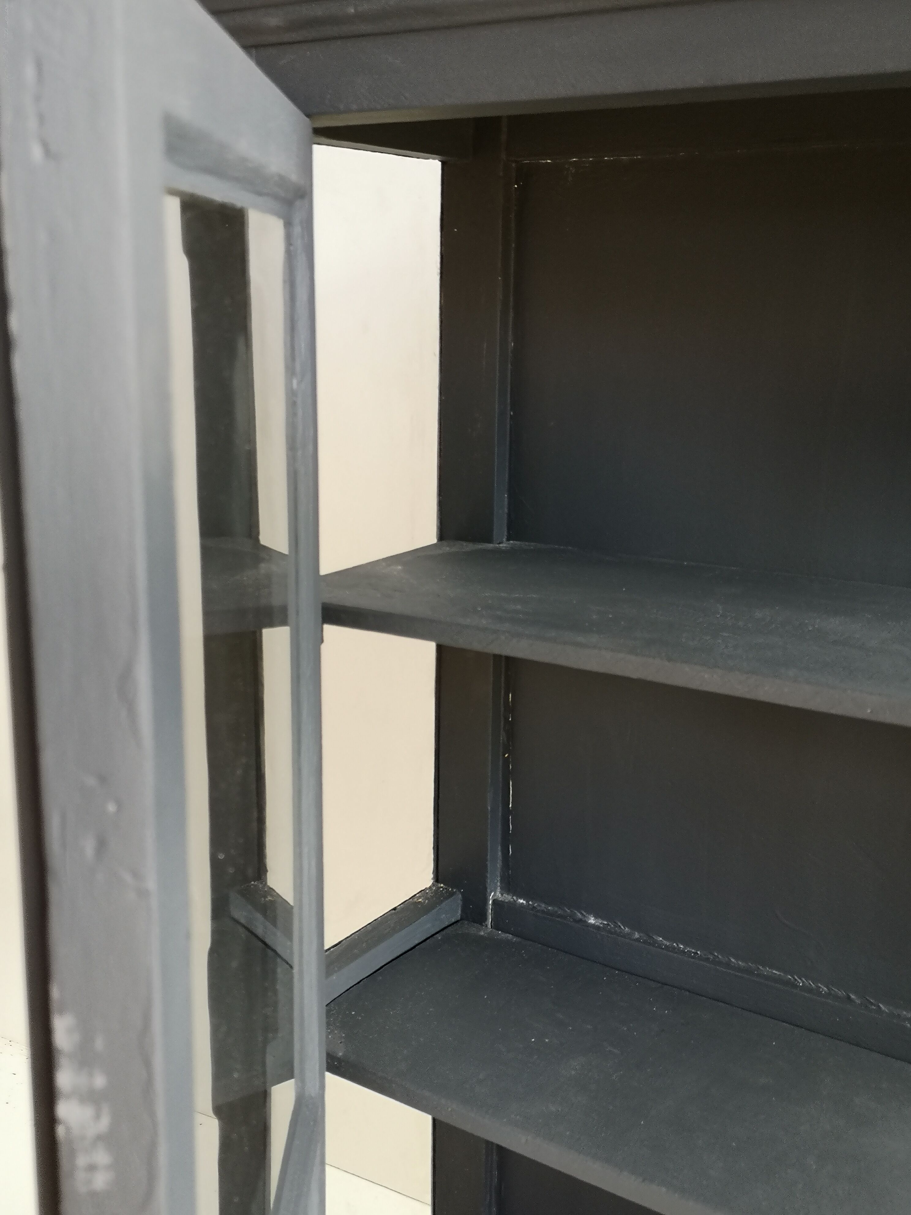 Old hanging showcase