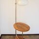 Une lampe sur pied avec une table d'appoint, années 1940.