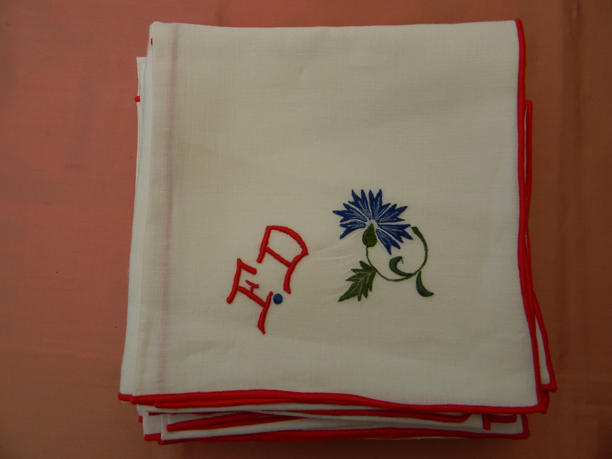Set of 12 napkins flower décor.