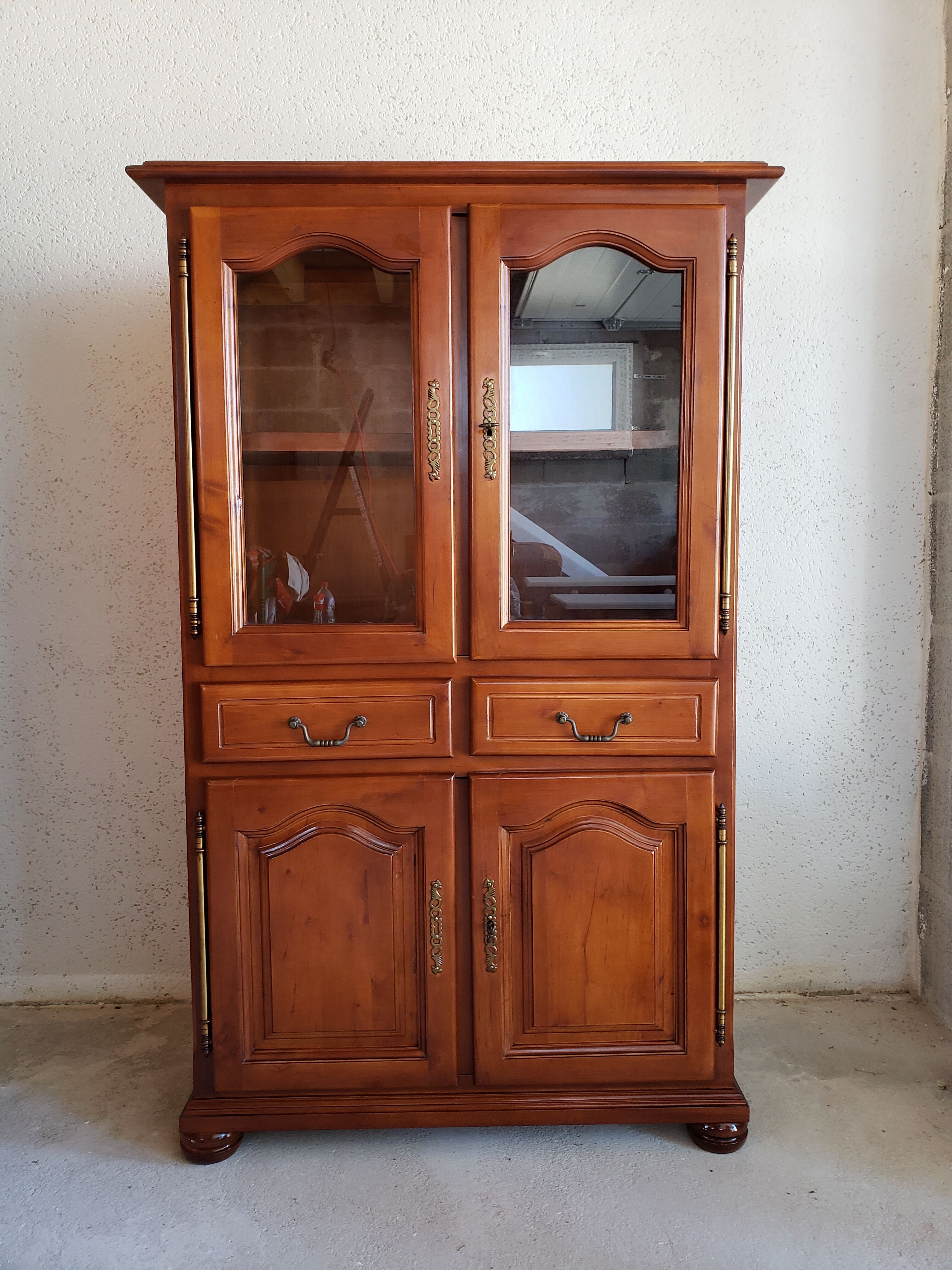Display cabinet in alder