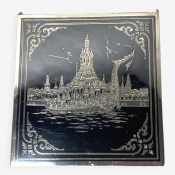 Indochine, ancien coffret cigarettes en argent décor temple début XXème