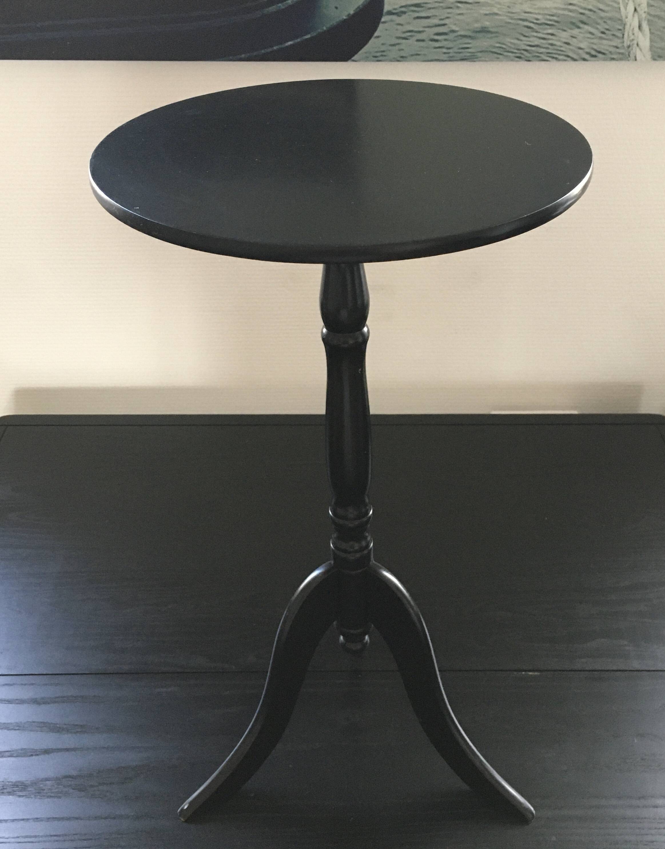 Tripod plant stand pedestal