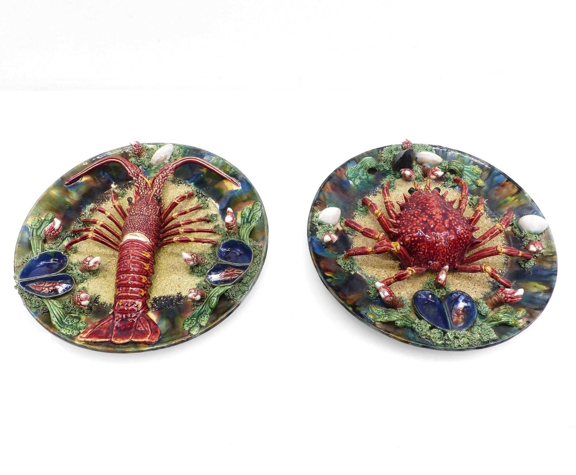 Pair of large wall plates Palissy Álvaro José Caldas da Rainha early 20th century