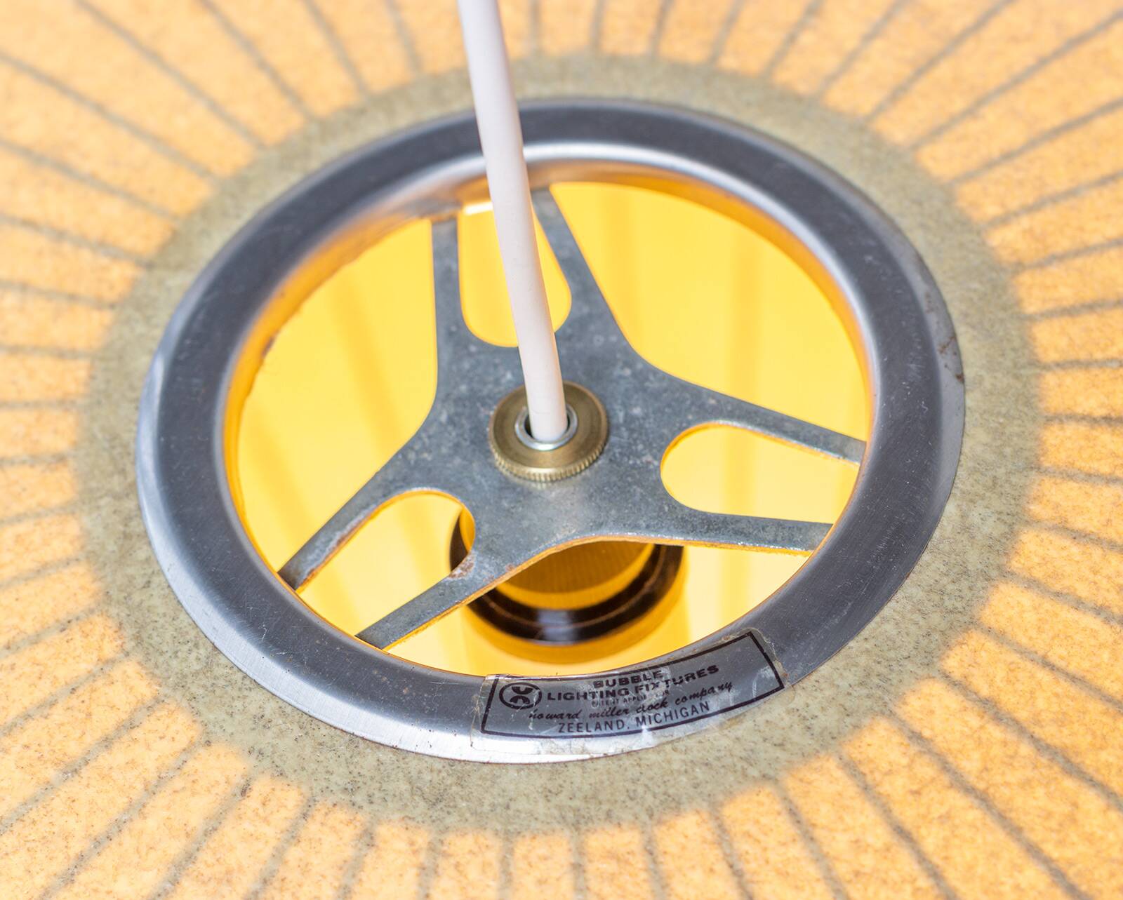 George Nelson pour Howard Miller en 1952 OVNI ou Soucoupe H-727