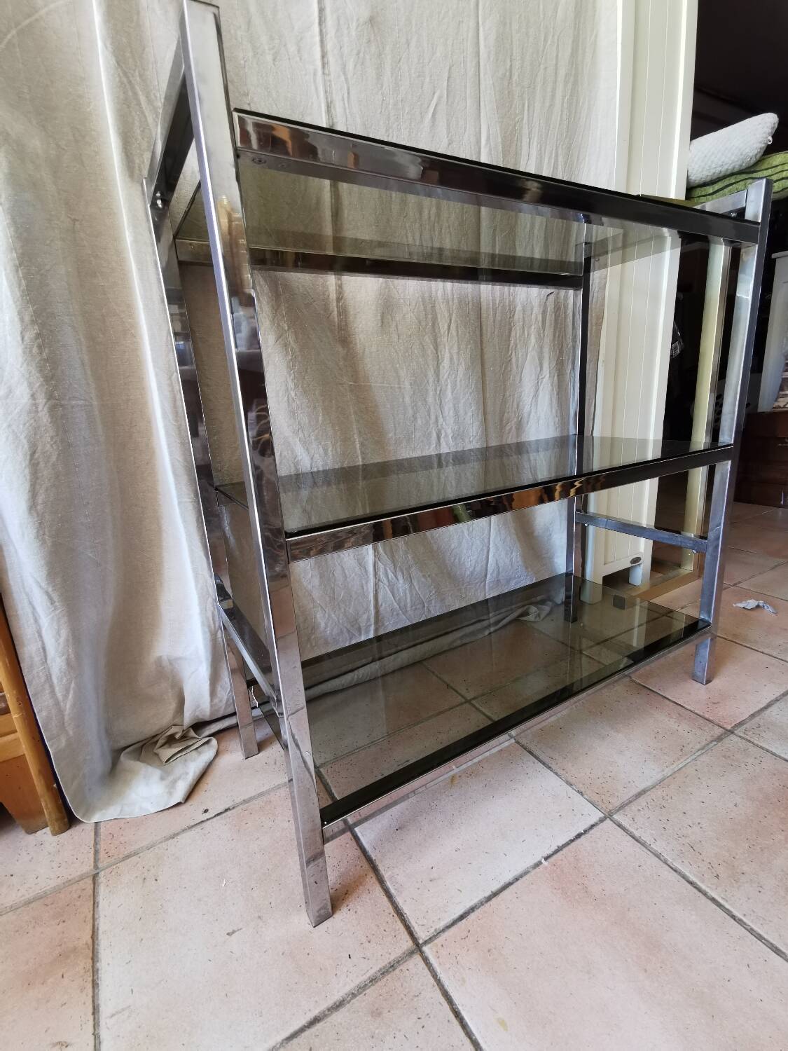 Étagère vintage métal chromé et verre fumé
