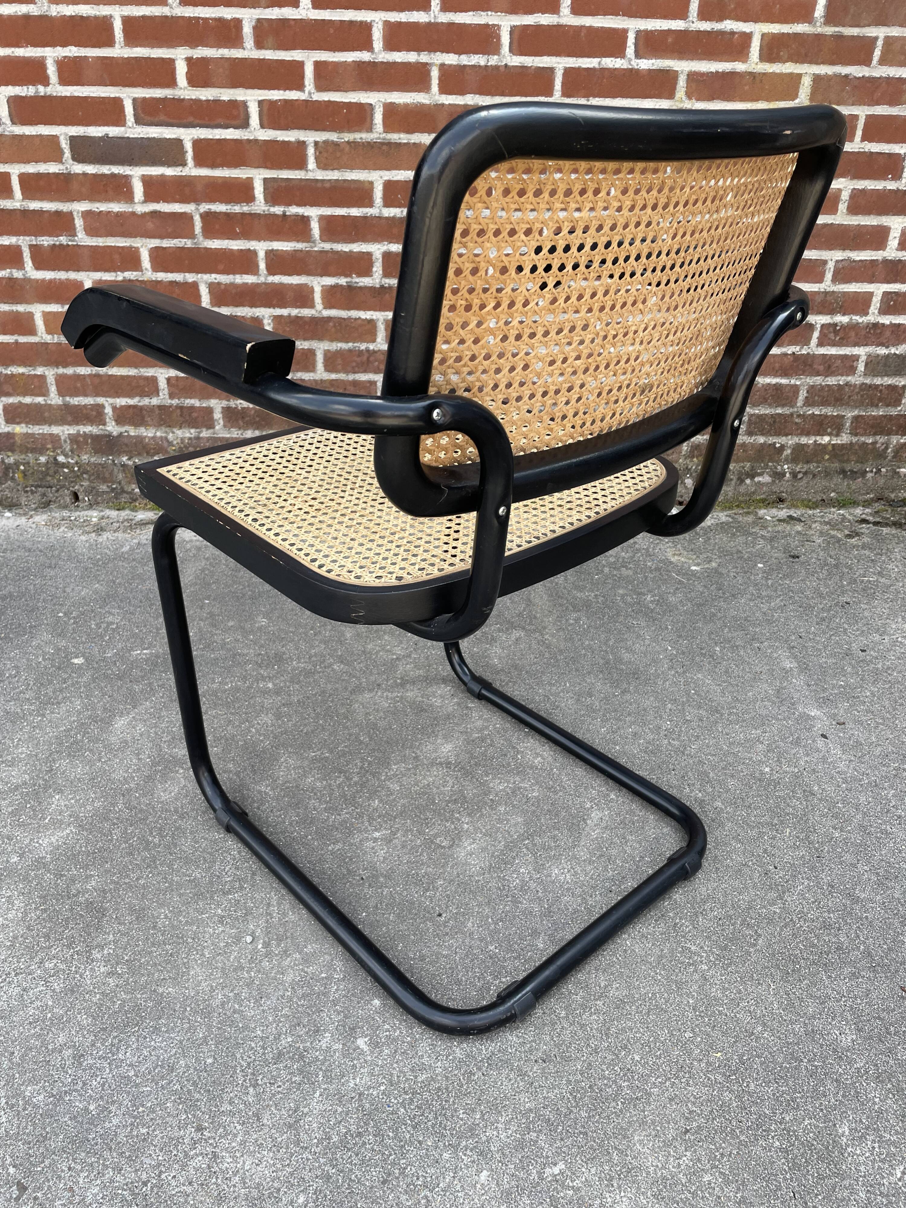 Cesca chair B64 with armrests by Marcel Breuer Design in black