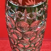Carved crystal vase of green color - Work of Bruno LEHRER H : 25 cm