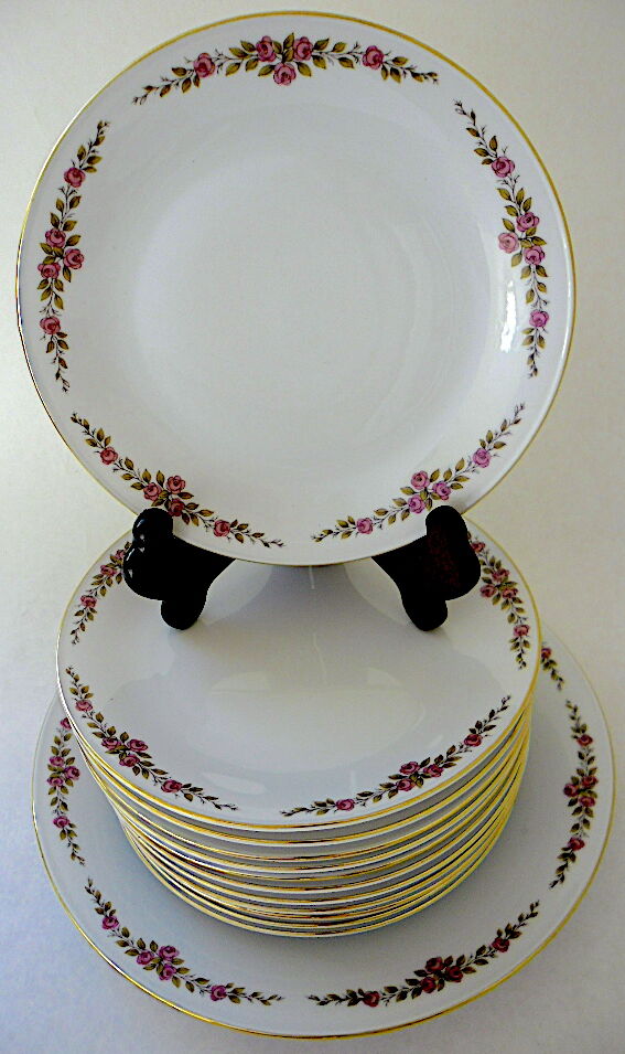 Bavarian porcelain dessert service with floral decoration. Around 1960.