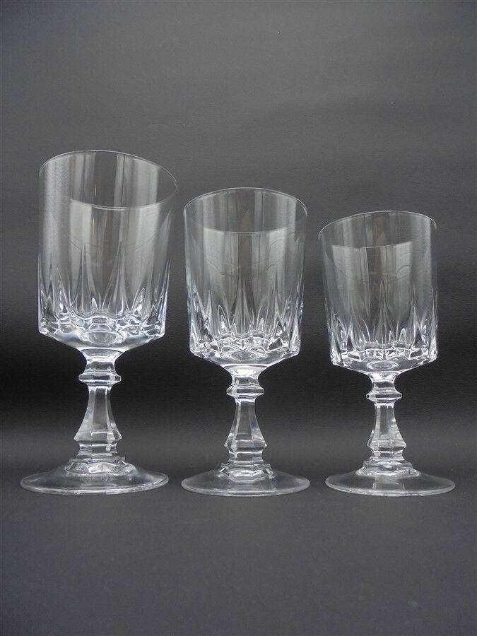 Set of 30 crystal-footed glasses