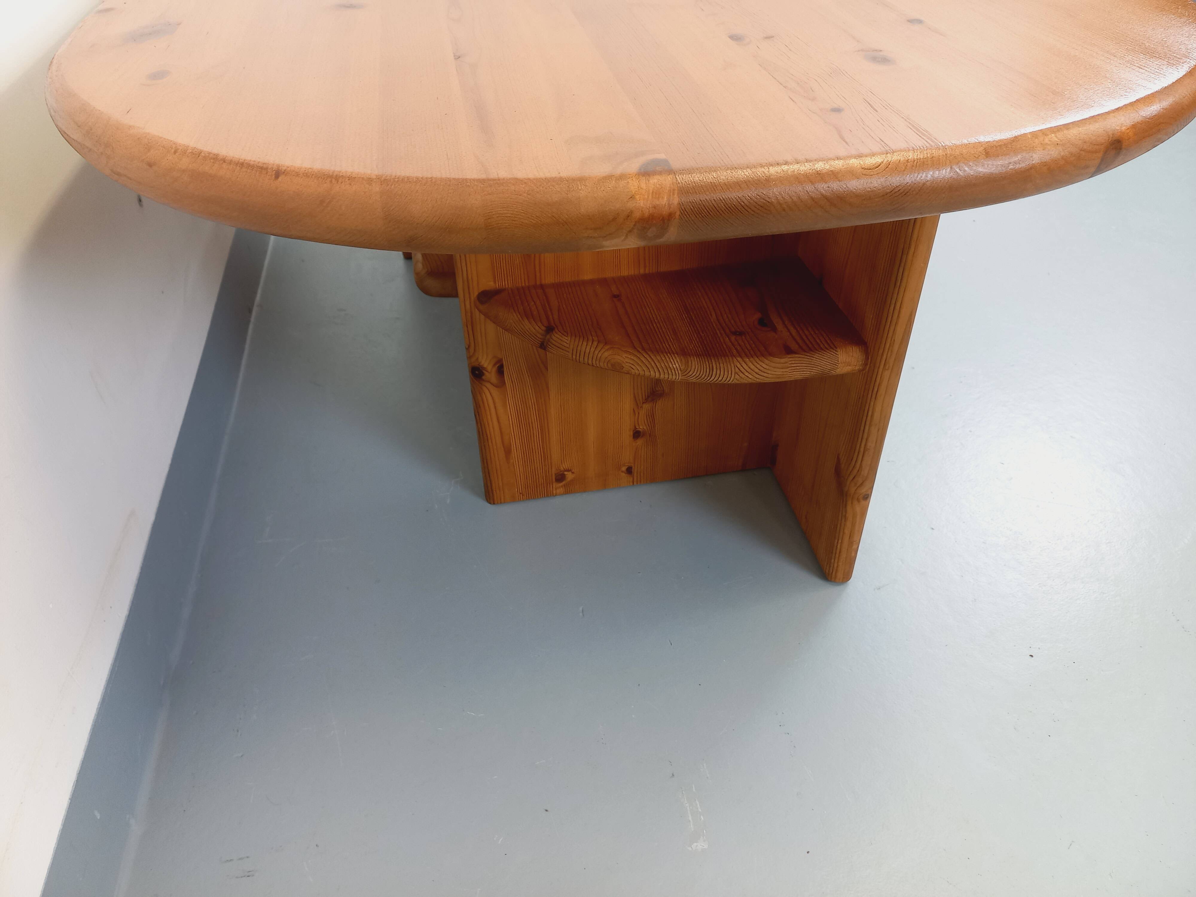 Vintage oval rectangular modernist coffee table in solid pine from the years.