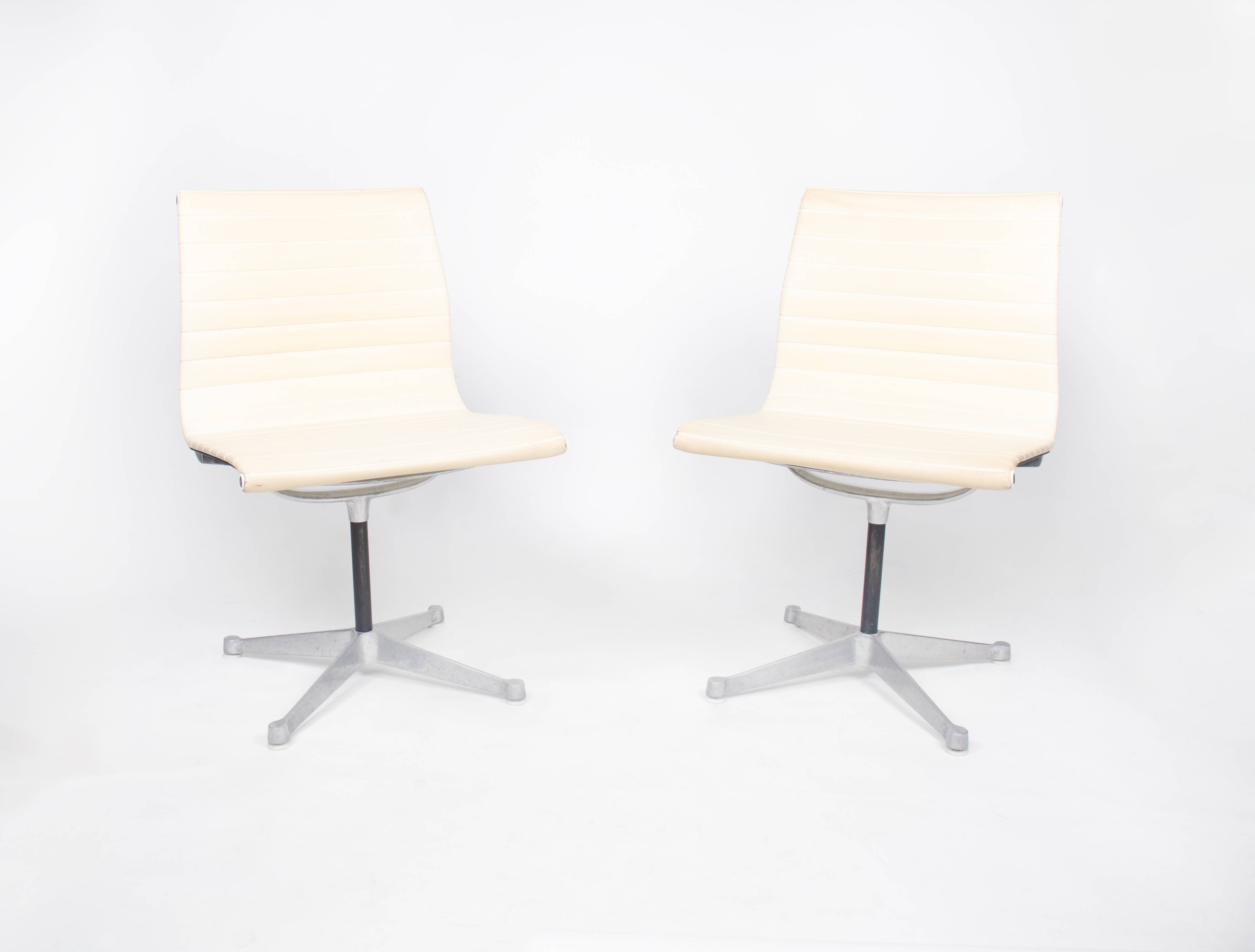 Eames Herman Miller Aluminum Chair EA101