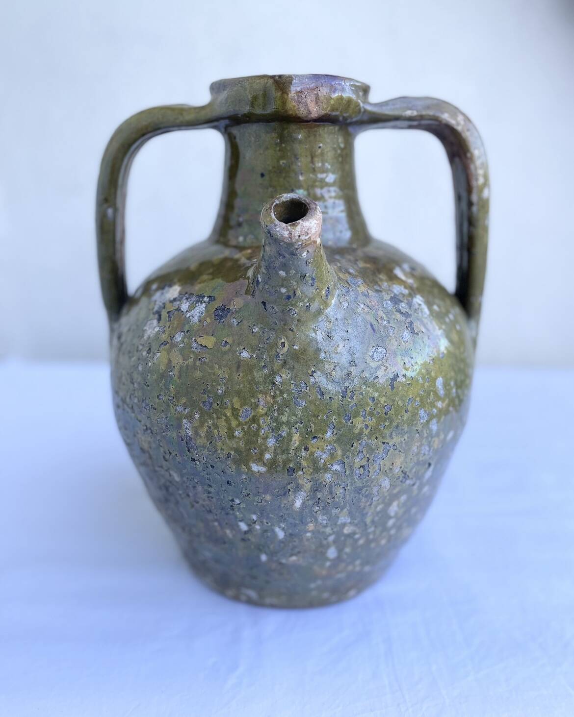 Ancient oil jar in glazed terracotta, khaki green — Auvergne, Lezou