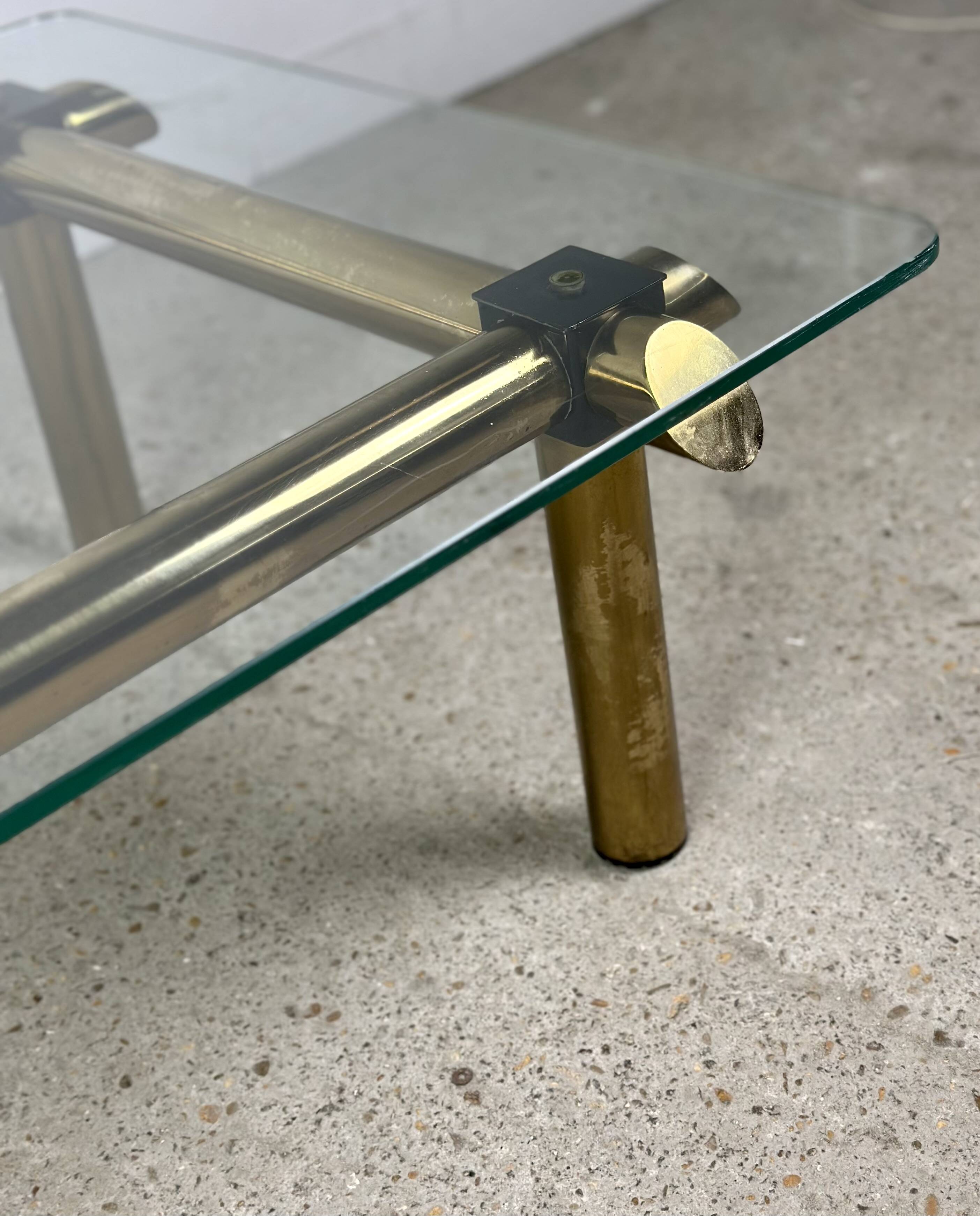 Vintage Italian coffee table 80'S in brass and iron