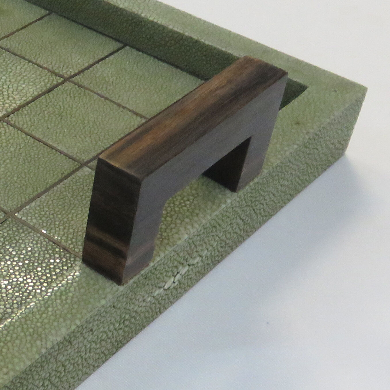 Plateau with green Galuchat grid with handles