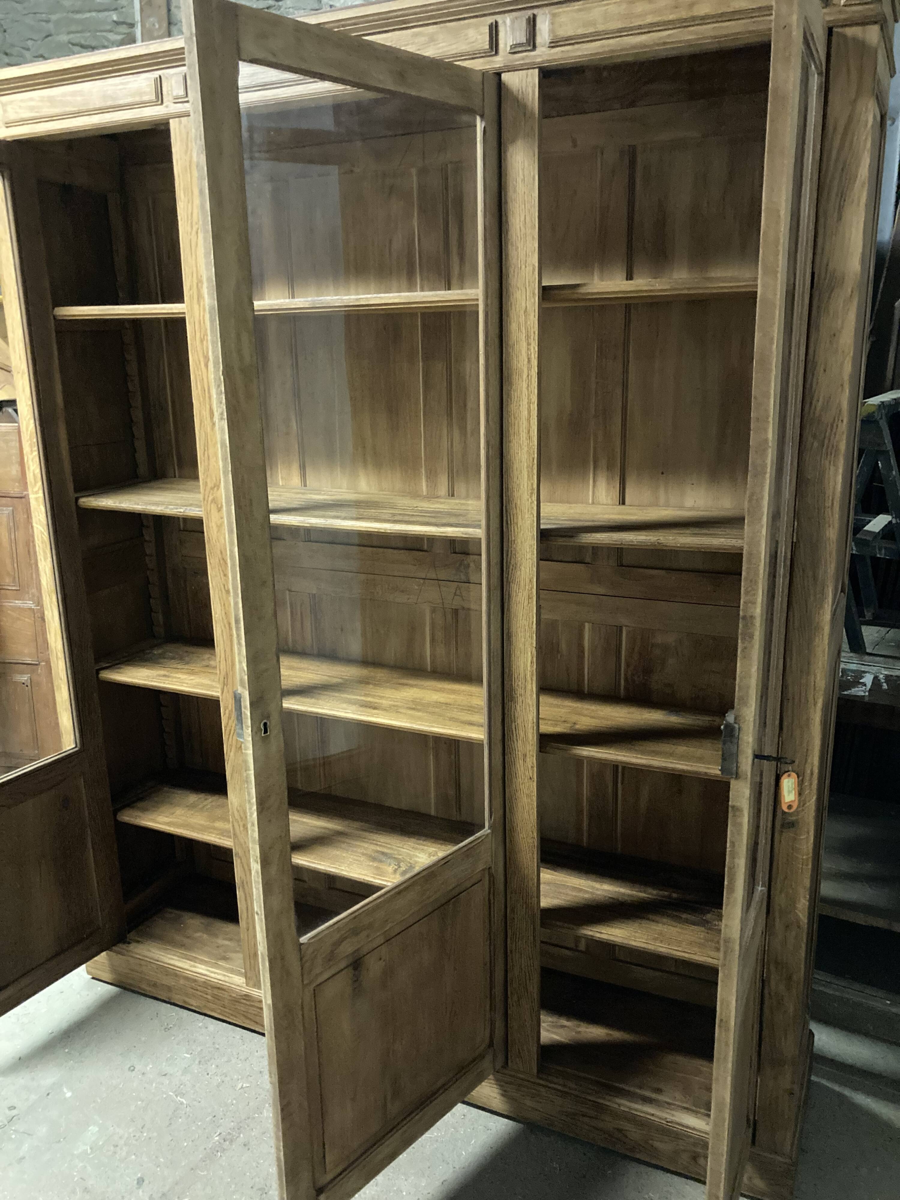 Bookcase 3 oak doors
