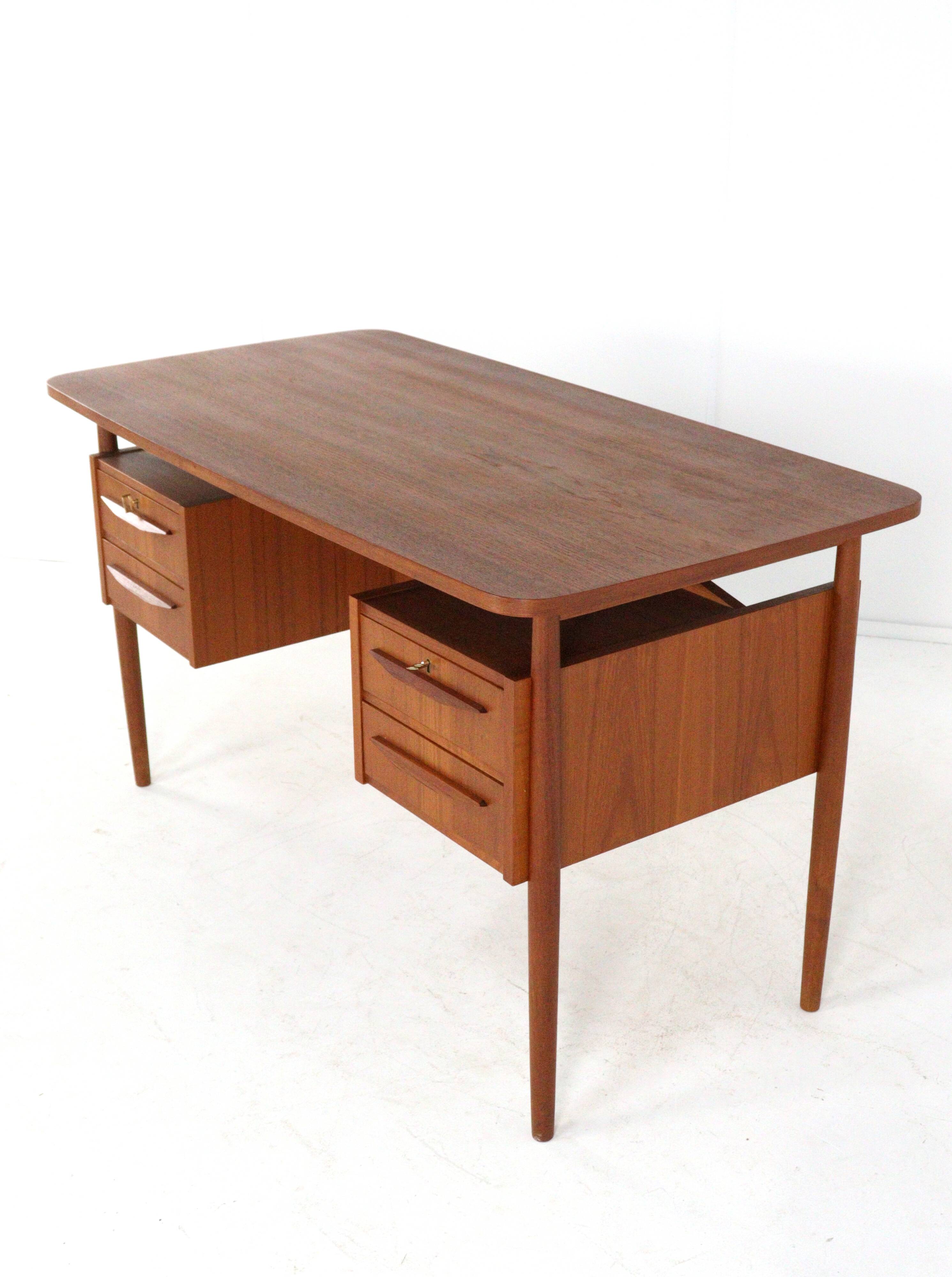 Gunnar Nielsen Tibergaard 'Ulkind' Desk