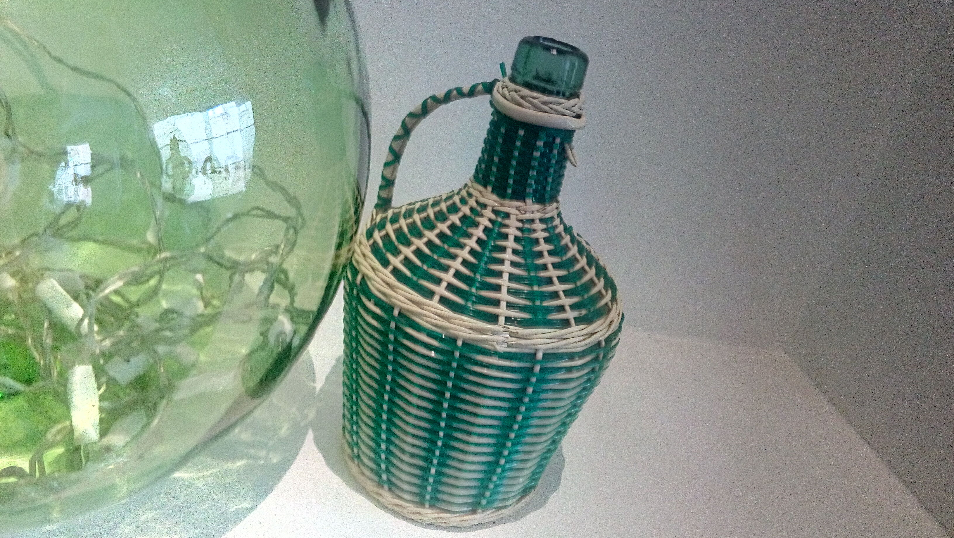 Green and white scoubidou demijohn