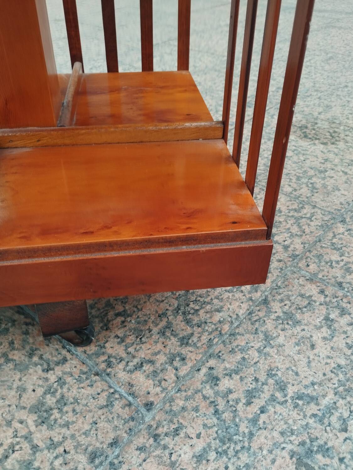 bibliothèque tournante ancienne