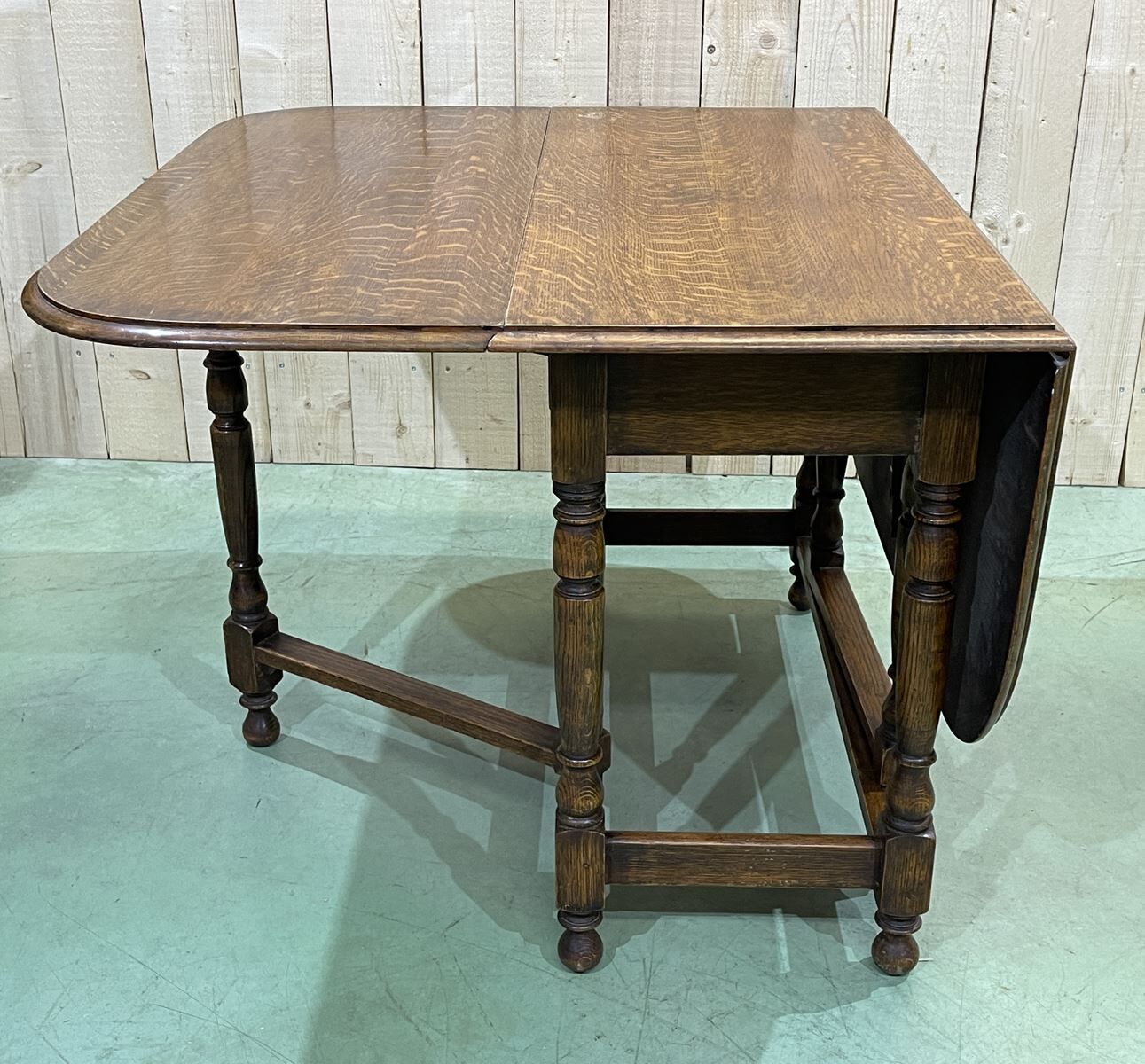 English folding table called -Gateleg- oak from the 1930s