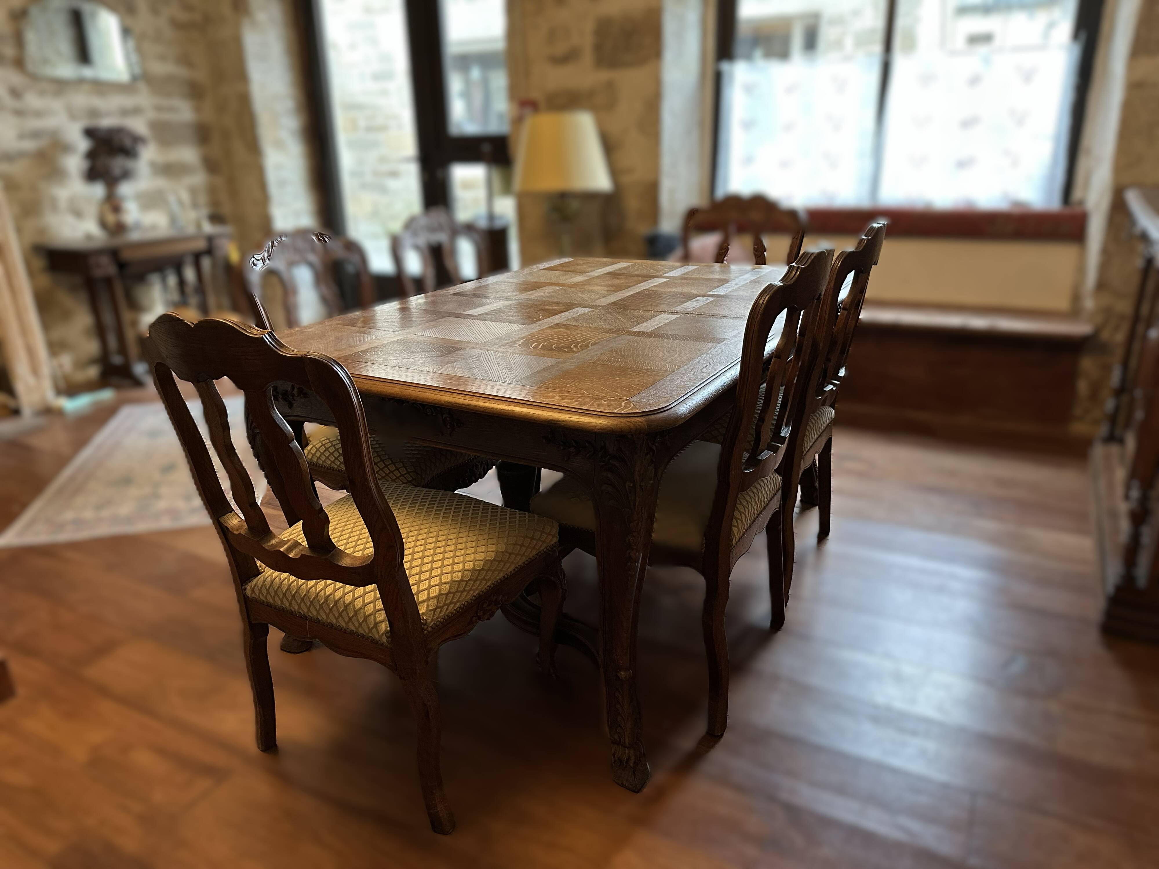 Antique dining set. Table 1.58 m x 1.10 m + 6 chairs from the 1920s.