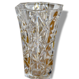 Vase en verre sculpté