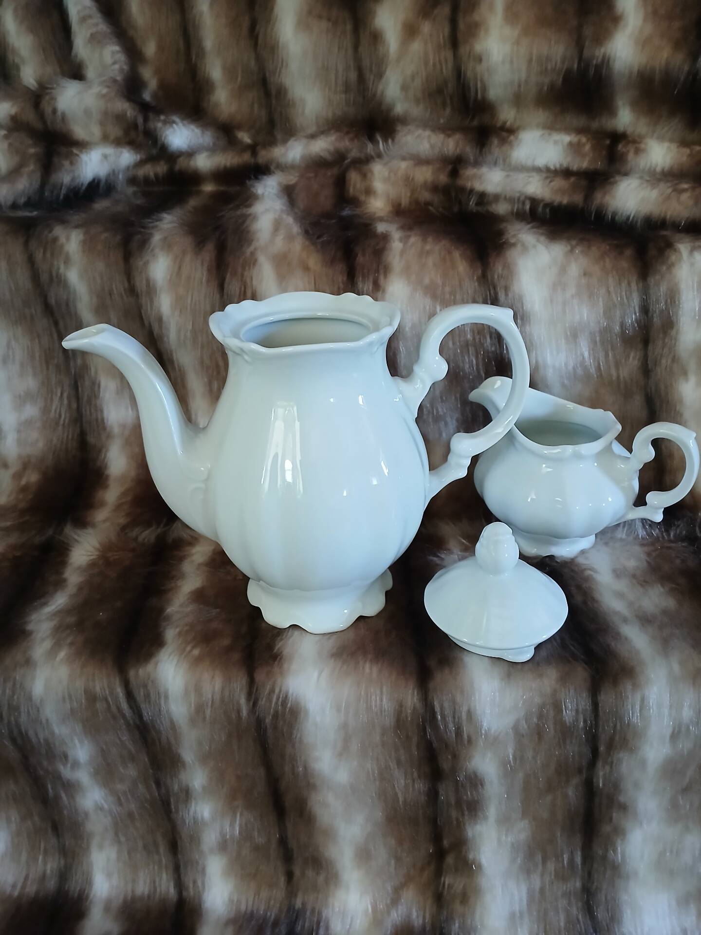 Coffee pot + porcelain milk jug