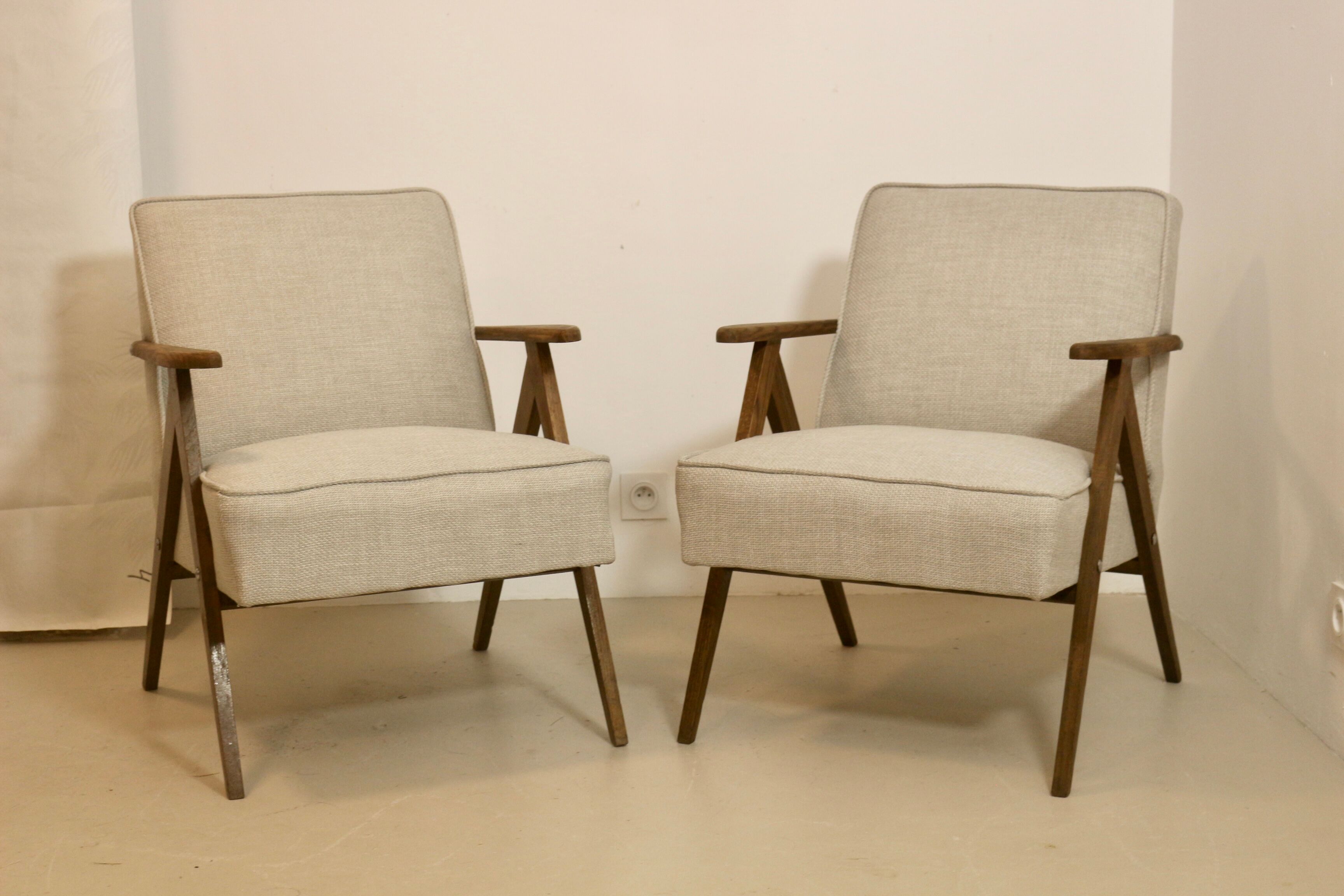 Pair of vintage armchairs design year 60 in oak