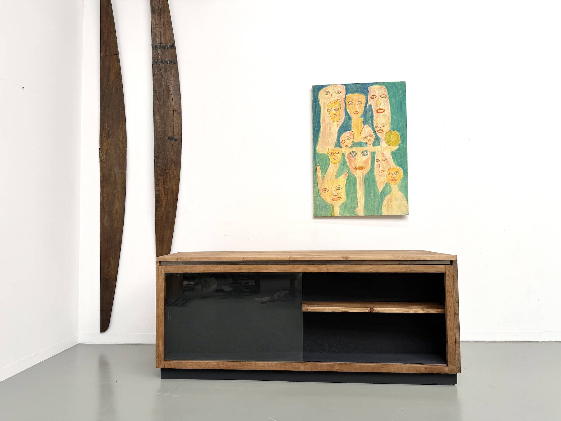 Double-sided display counter with 20 drawers