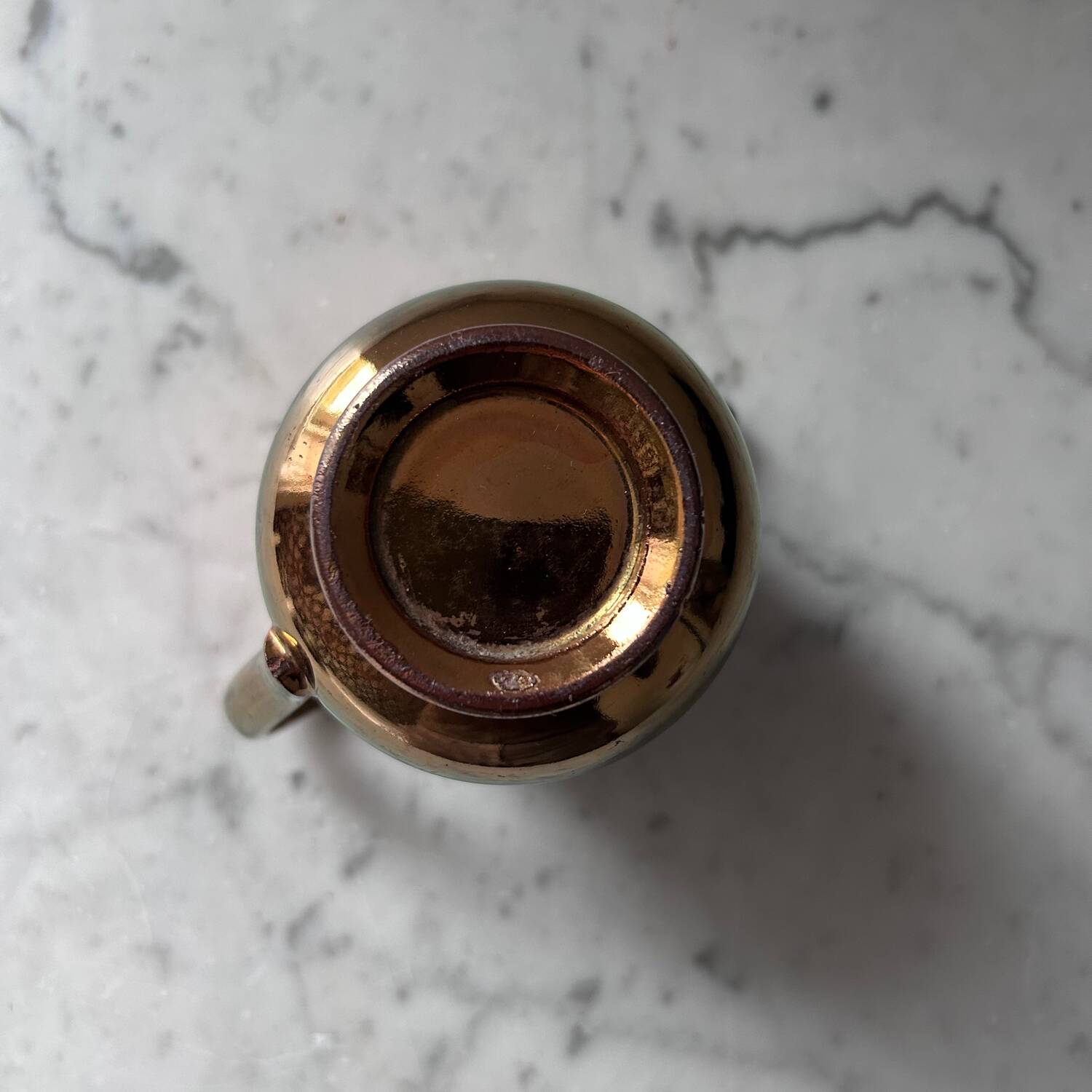 Crémier en porcelaine mordorée 