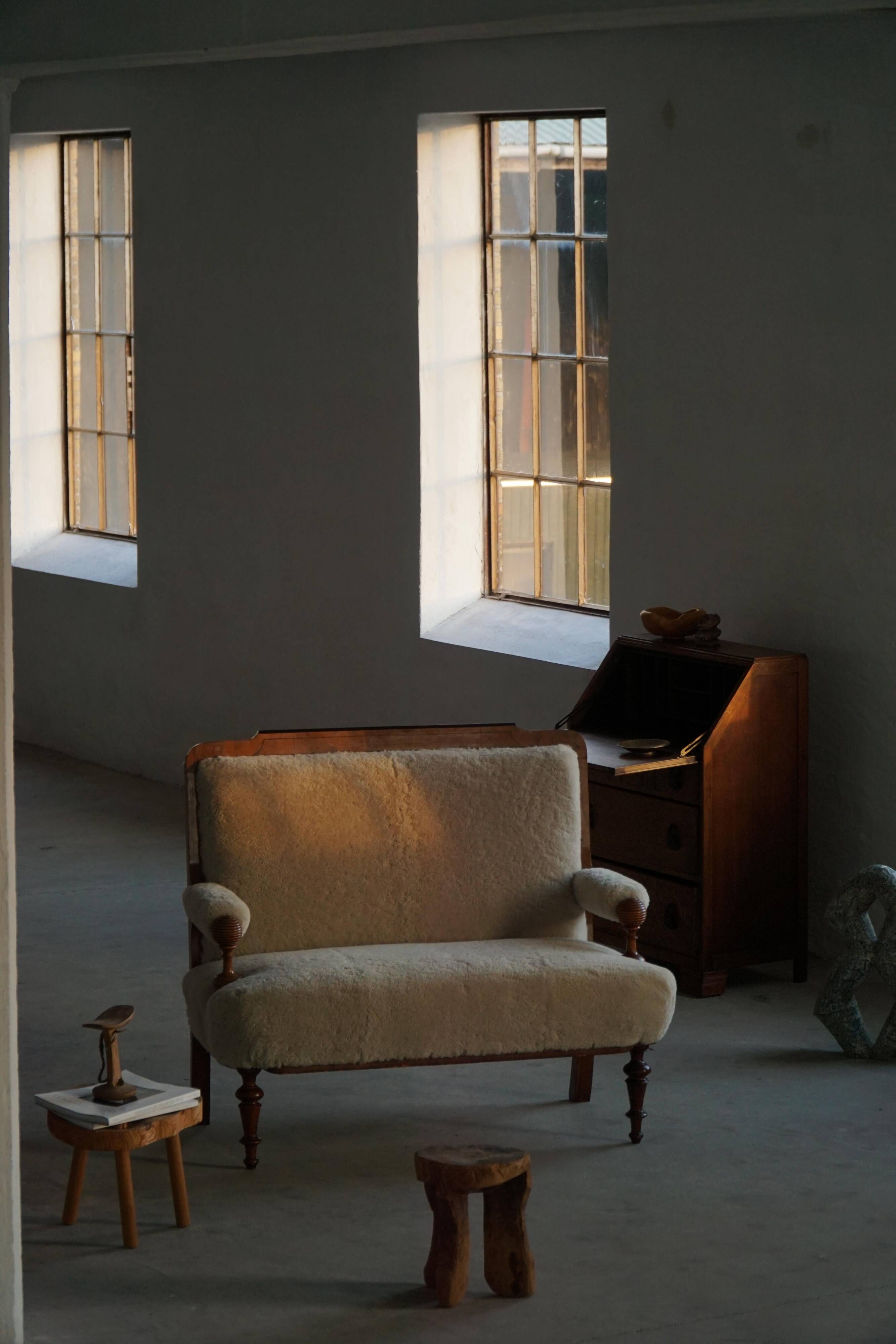 Danish two-seater canapé from the early 20th century in merino wool and wood, 1930s.